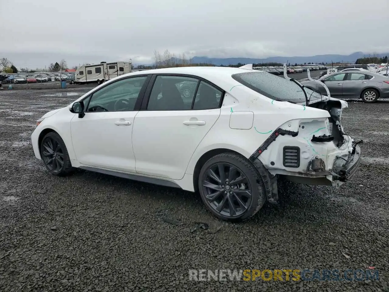 2 fotografías del automóvil dañado 5YFS4MCE4RP188763 TOYOTA COROLLA 2024