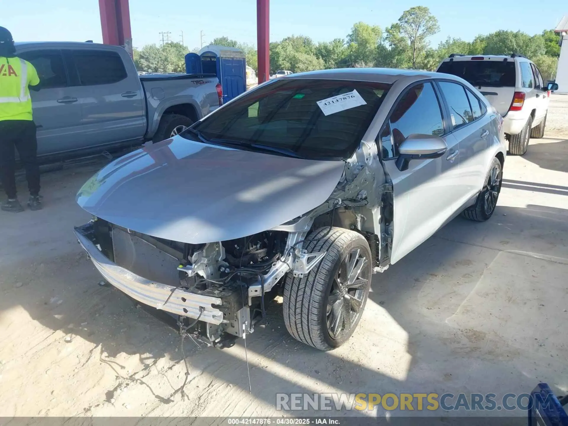 2 fotografías del automóvil dañado 5YFS4MCE4RP215444 TOYOTA COROLLA 2024