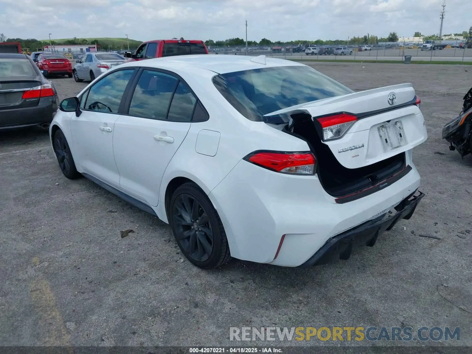 3 fotografías del automóvil dañado 5YFS4MCE5RP182874 TOYOTA COROLLA 2024