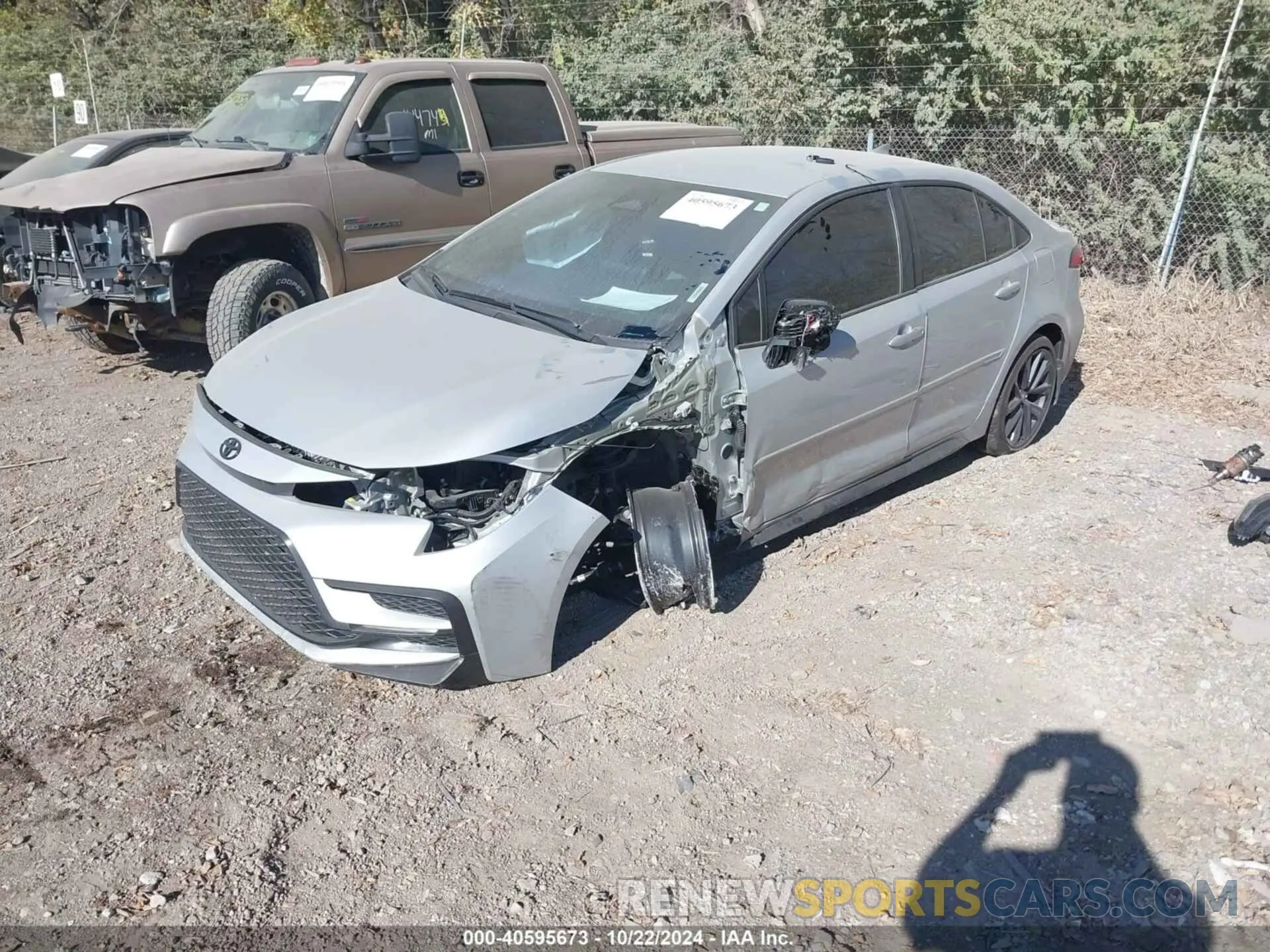 2 fotografías del automóvil dañado 5YFS4MCE6RP185489 TOYOTA COROLLA 2024