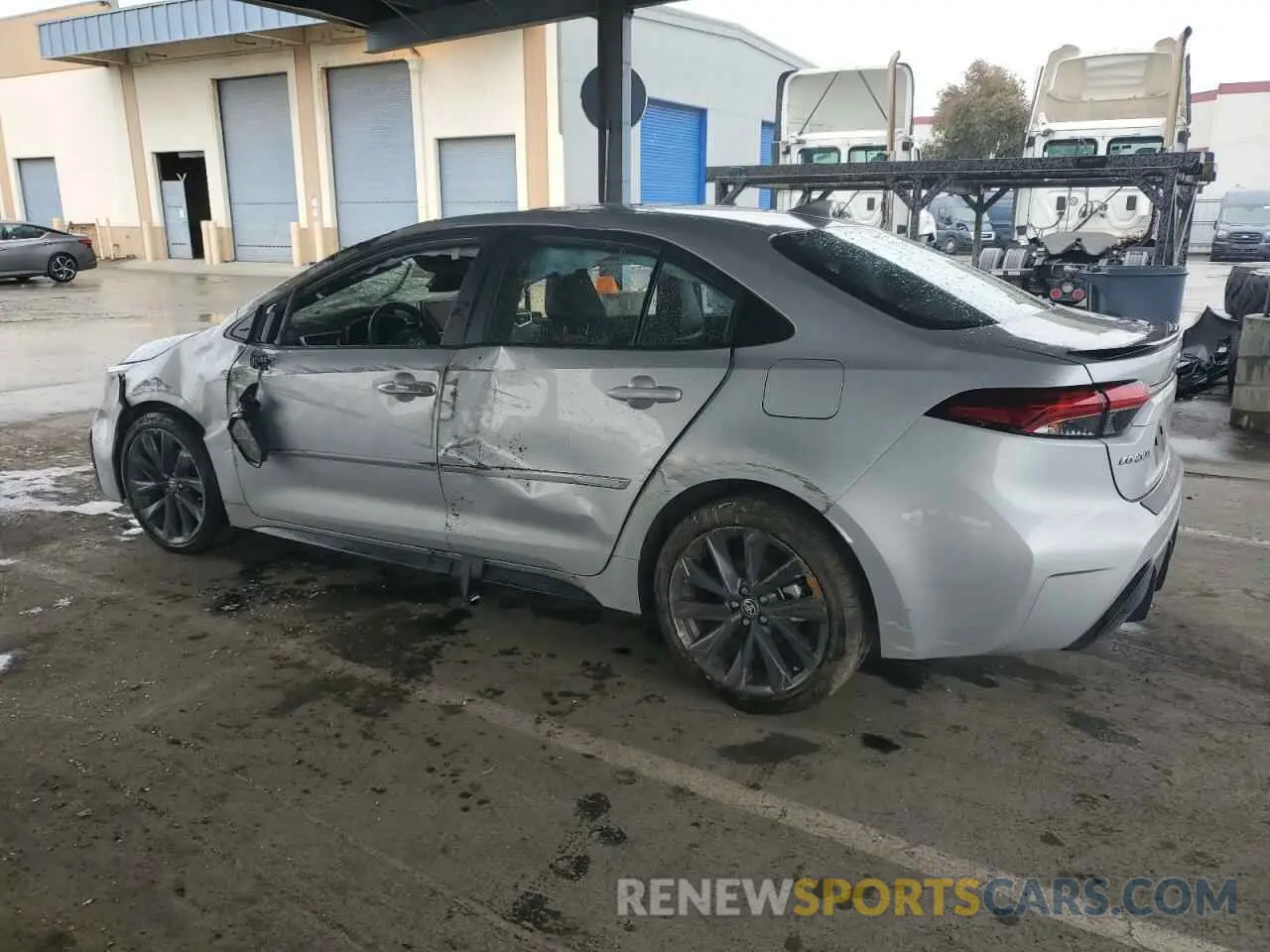 2 fotografías del automóvil dañado 5YFT4MCE4RP213052 TOYOTA COROLLA 2024