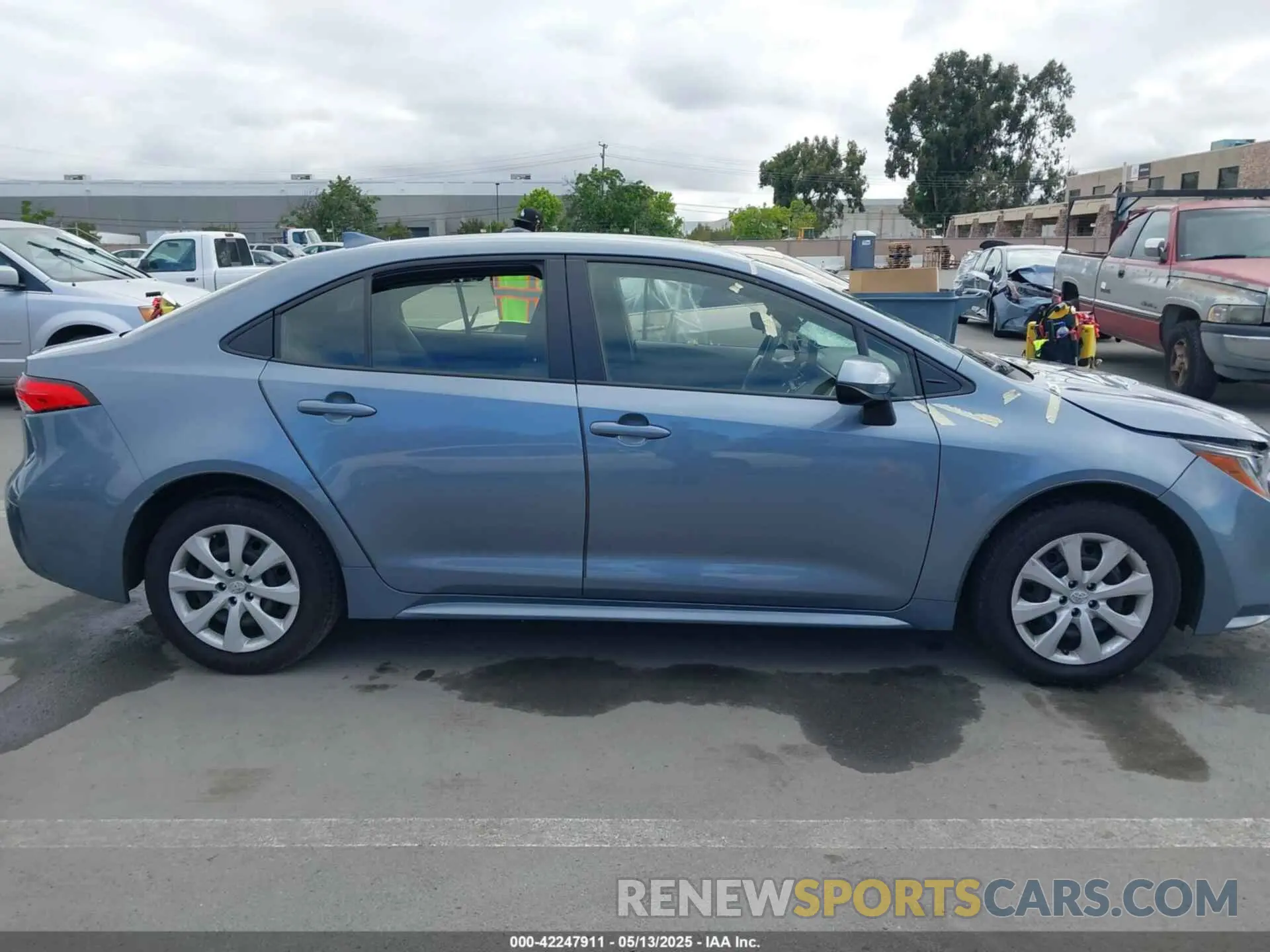 13 fotografías del automóvil dañado JTDB4MEE2RJ015924 TOYOTA COROLLA 2024
