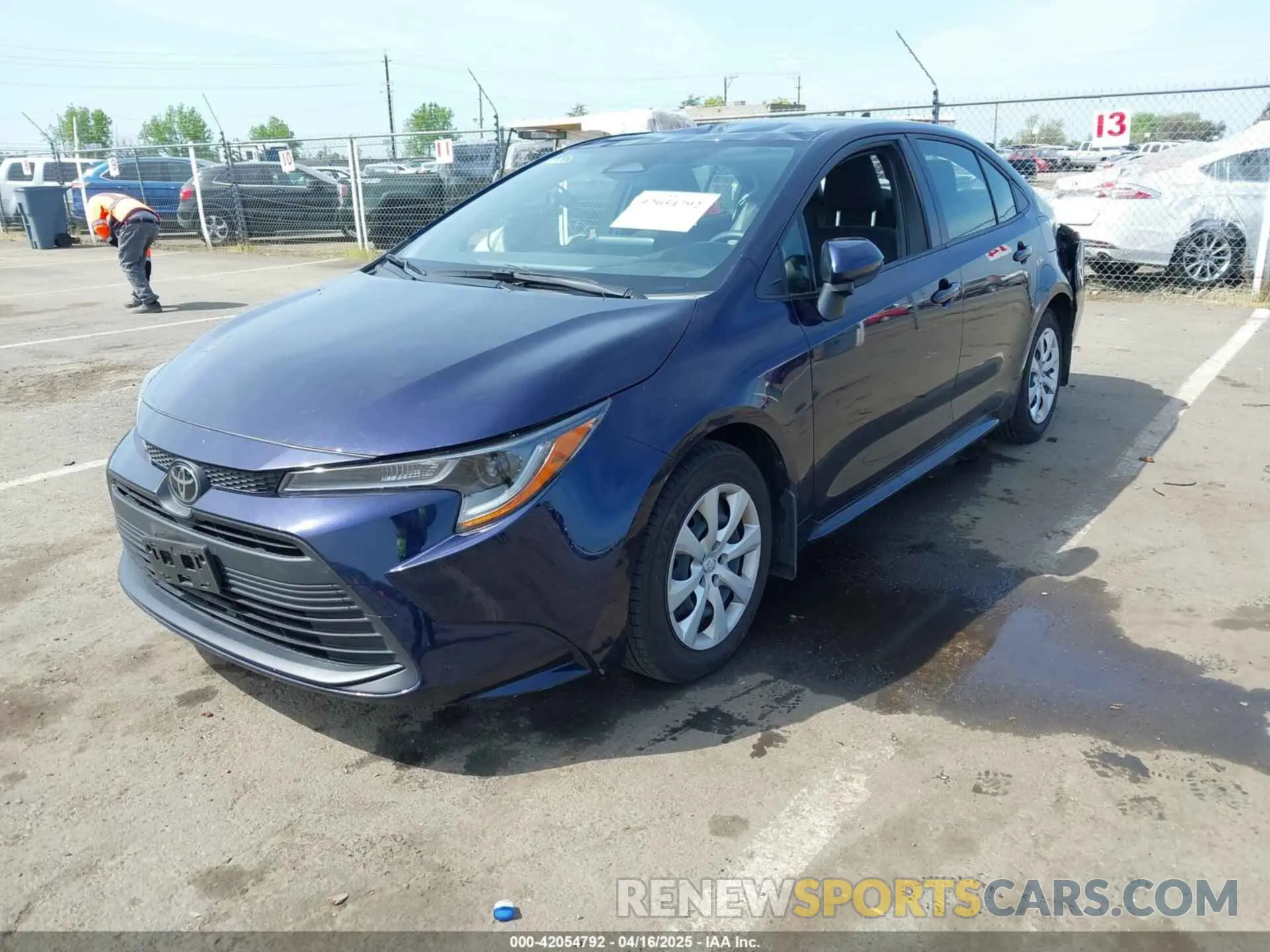 2 fotografías del automóvil dañado JTDB4MEE7RJ016891 TOYOTA COROLLA 2024