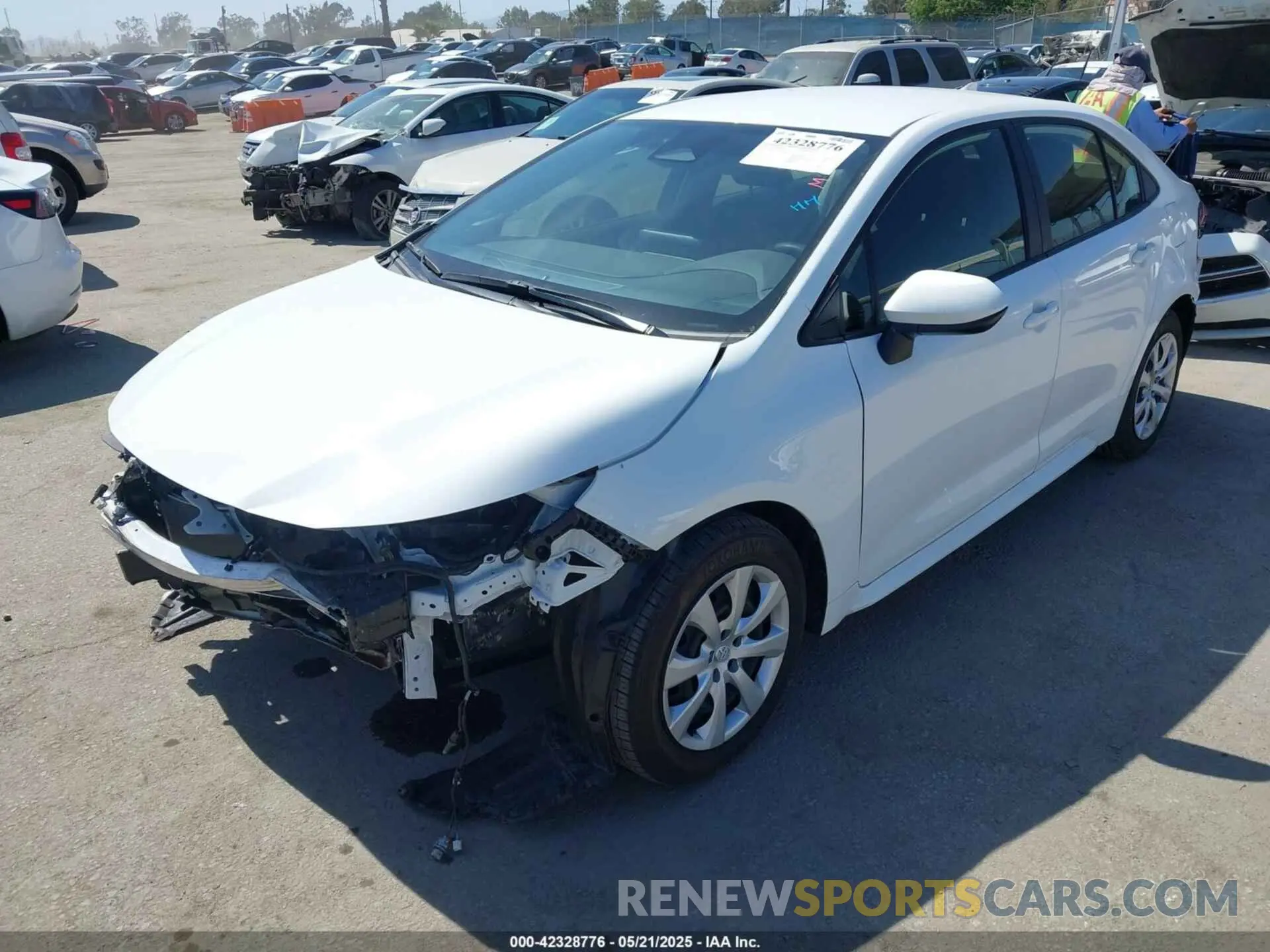 2 fotografías del automóvil dañado JTDB4MEE9RJ016648 TOYOTA COROLLA 2024