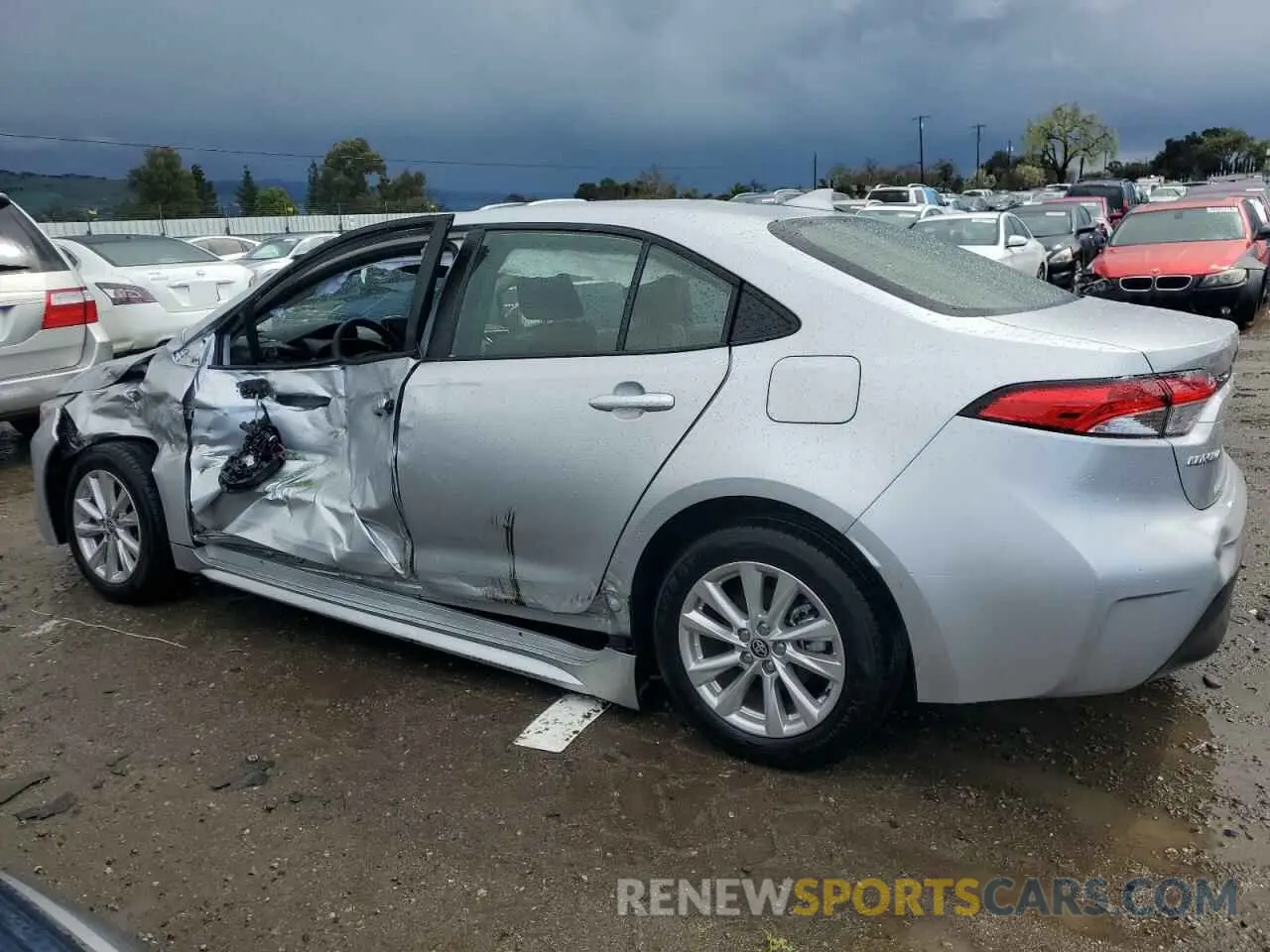 2 fotografías del automóvil dañado JTDBCMFE0R3031626 TOYOTA COROLLA 2024