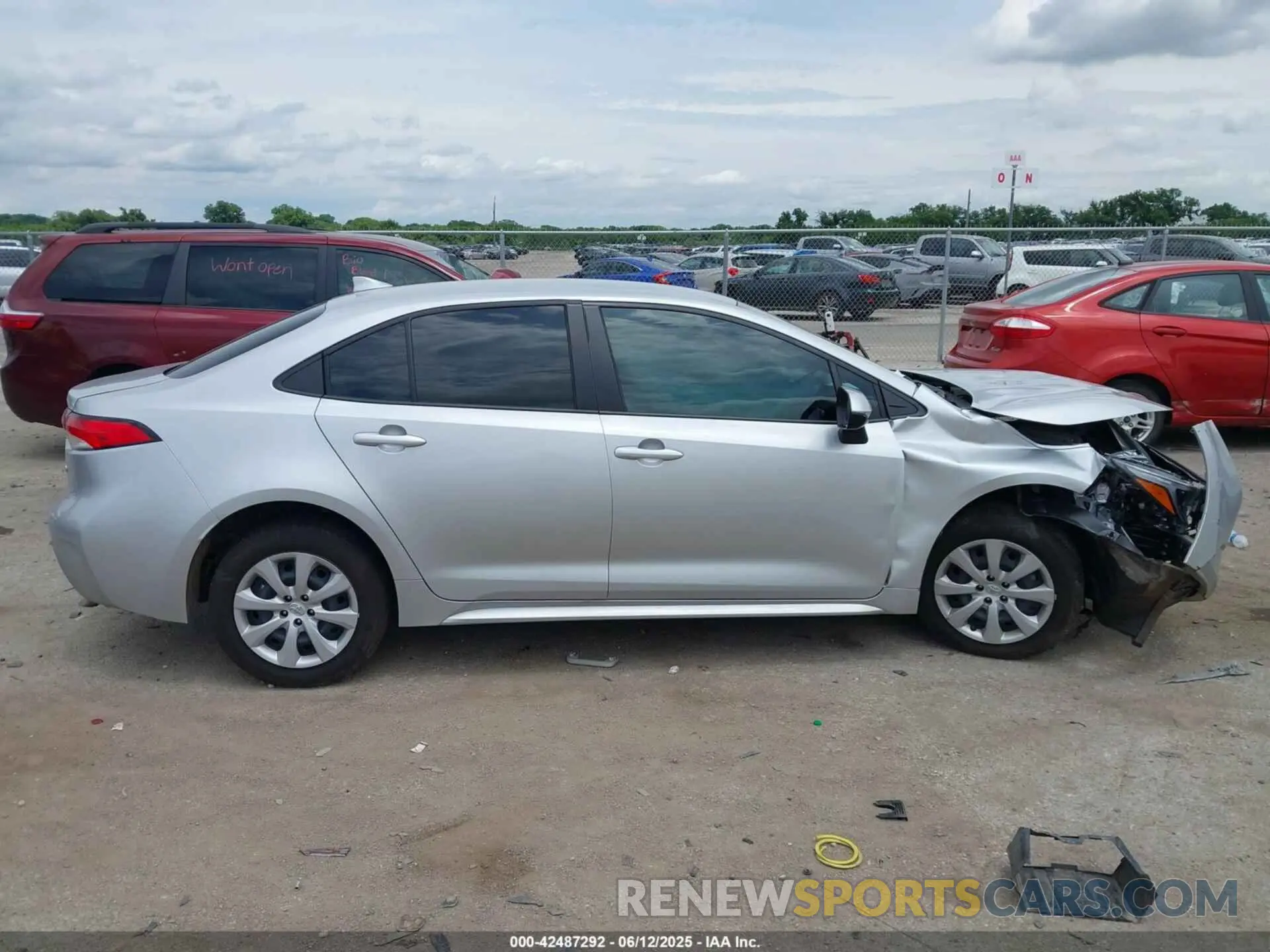 12 fotografías del automóvil dañado JTDBCMFE0R3039323 TOYOTA COROLLA 2024