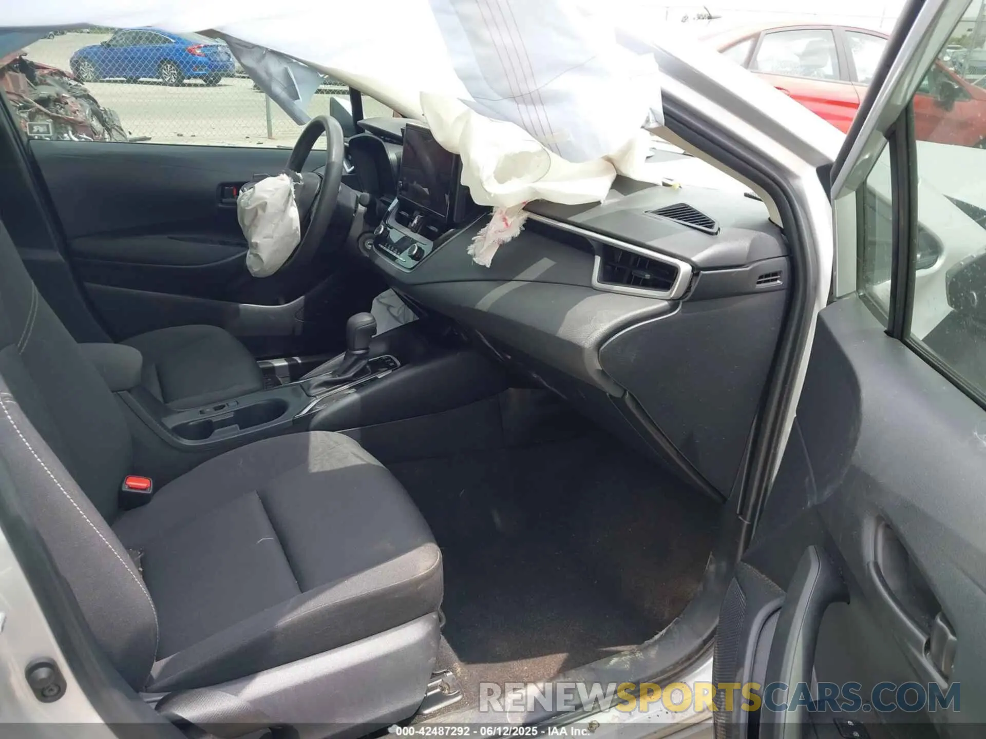 5 fotografías del automóvil dañado JTDBCMFE0R3039323 TOYOTA COROLLA 2024
