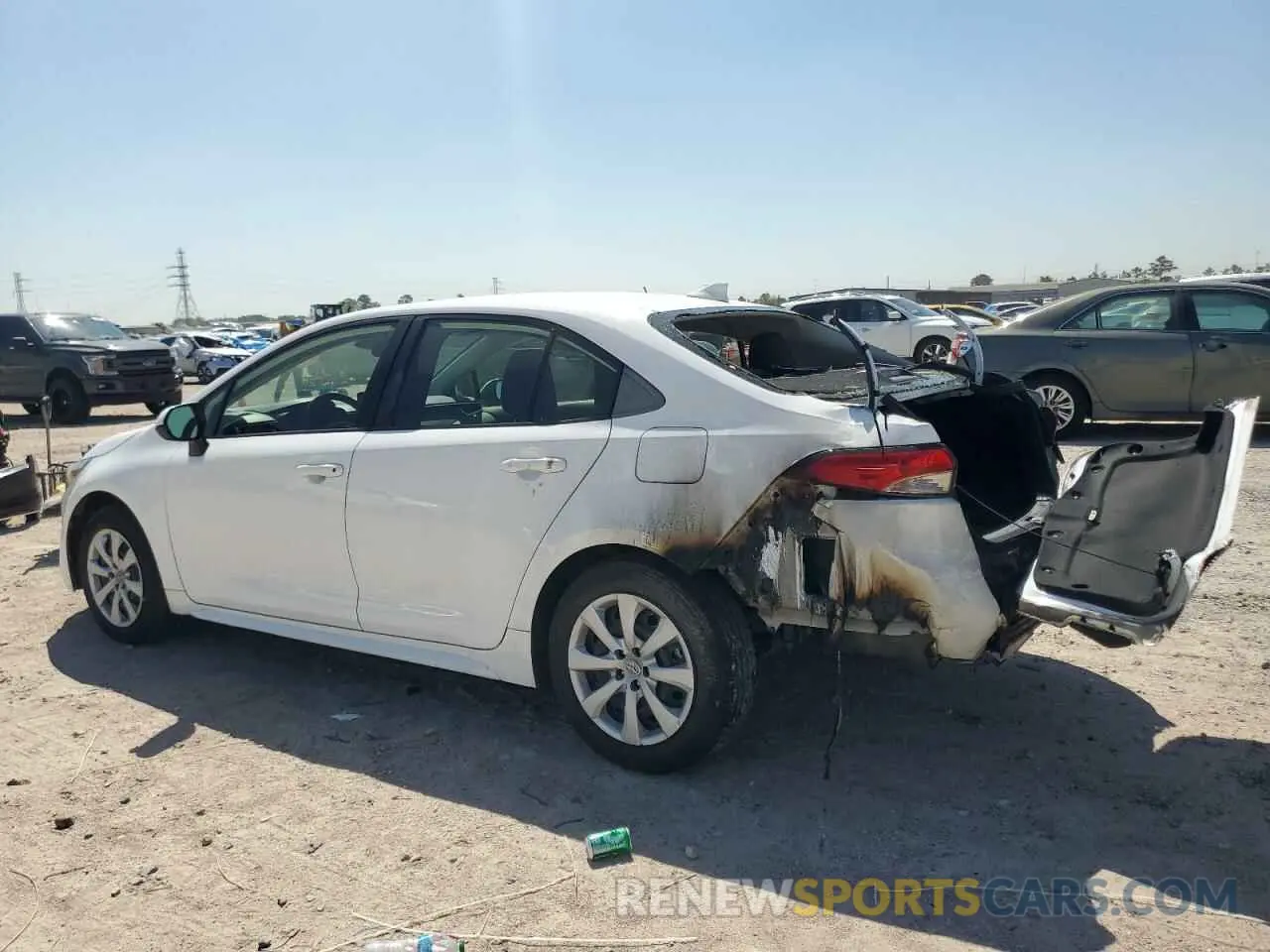 2 fotografías del automóvil dañado JTDBCMFE0R3047454 TOYOTA COROLLA 2024