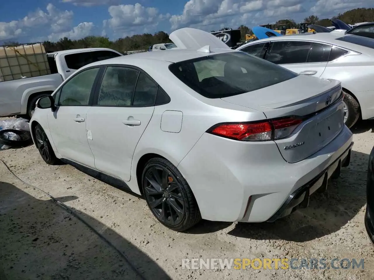 2 fotografías del automóvil dañado JTDBCMFE0R3053268 TOYOTA COROLLA 2024