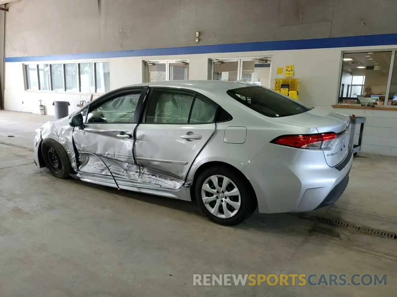 2 fotografías del automóvil dañado JTDBCMFE0R3057059 TOYOTA COROLLA 2024