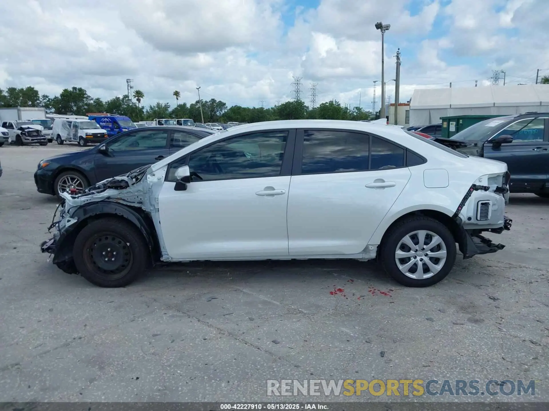14 fotografías del automóvil dañado JTDBCMFE0RJ031783 TOYOTA COROLLA 2024
