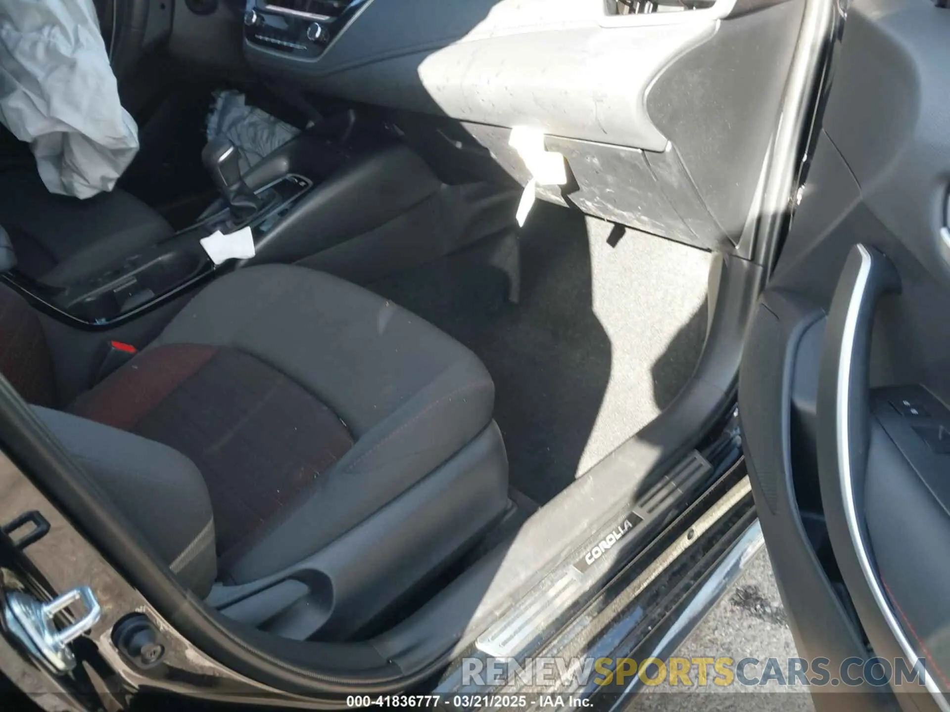 5 fotografías del automóvil dañado JTDBCMFE1R3043963 TOYOTA COROLLA 2024