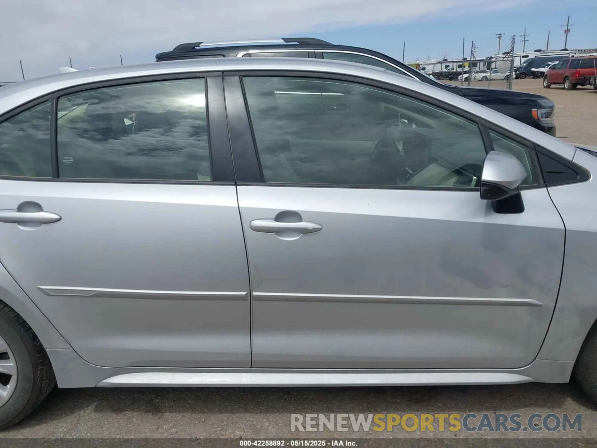 13 fotografías del automóvil dañado JTDBCMFE1R3053215 TOYOTA COROLLA 2024