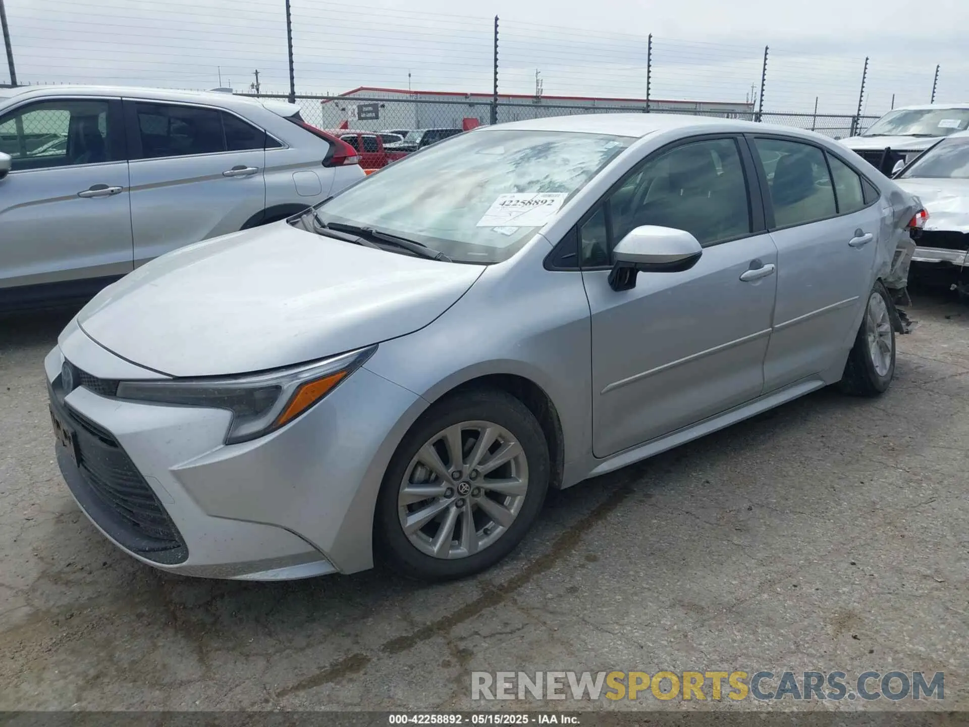 2 fotografías del automóvil dañado JTDBCMFE1R3053215 TOYOTA COROLLA 2024