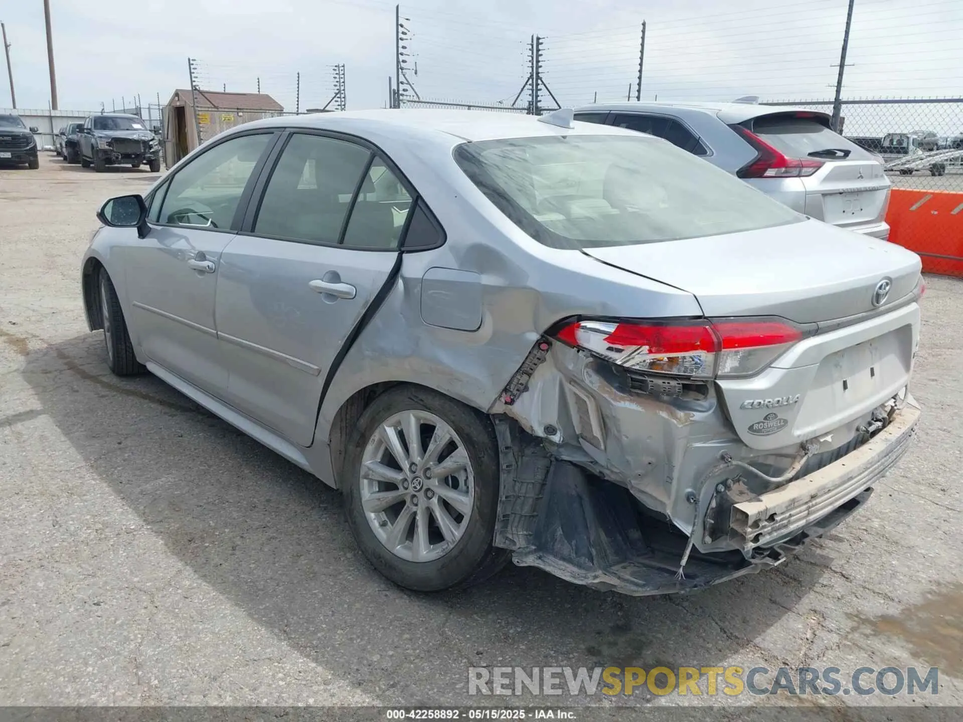 3 fotografías del automóvil dañado JTDBCMFE1R3053215 TOYOTA COROLLA 2024