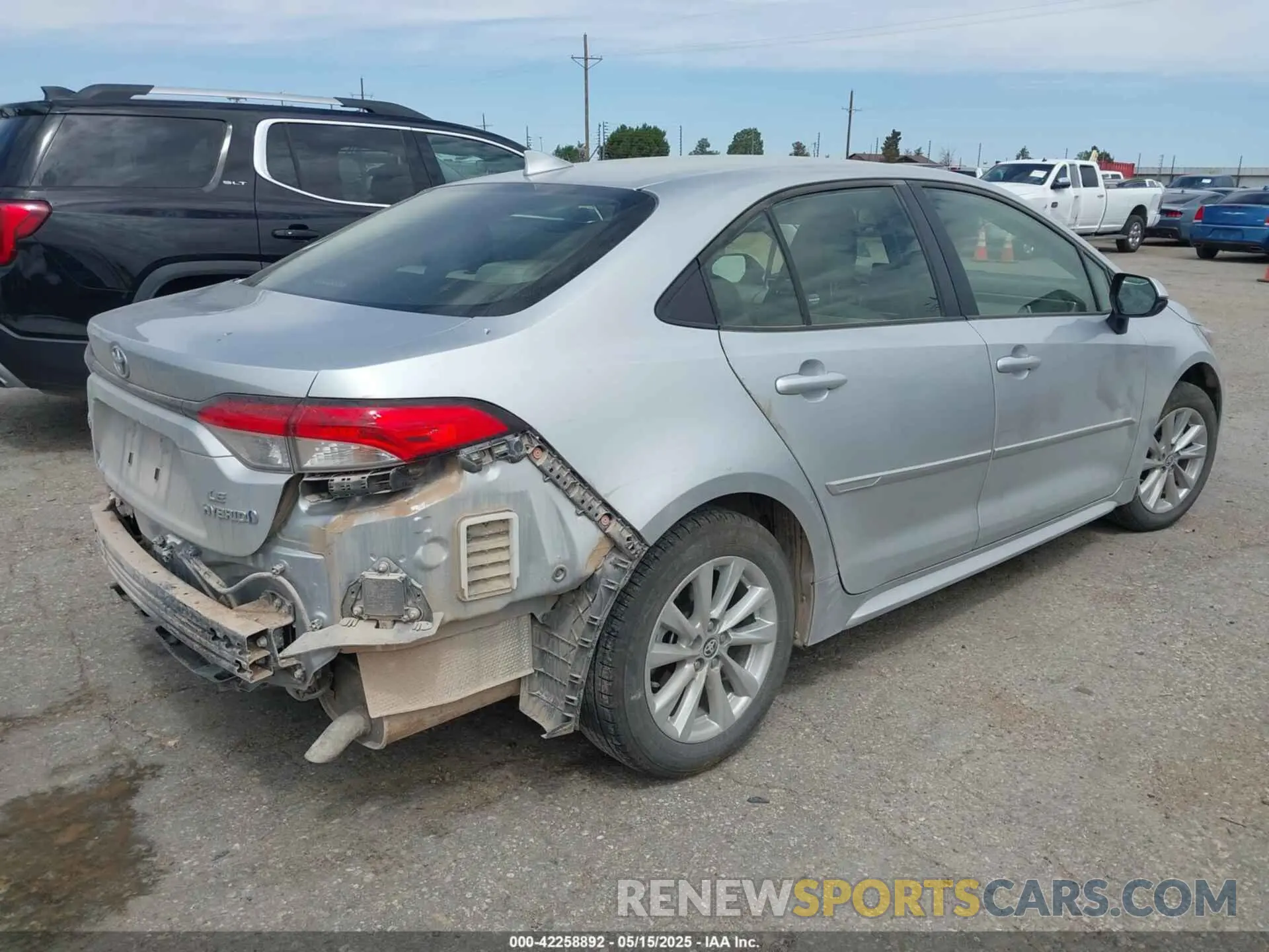 4 fotografías del automóvil dañado JTDBCMFE1R3053215 TOYOTA COROLLA 2024