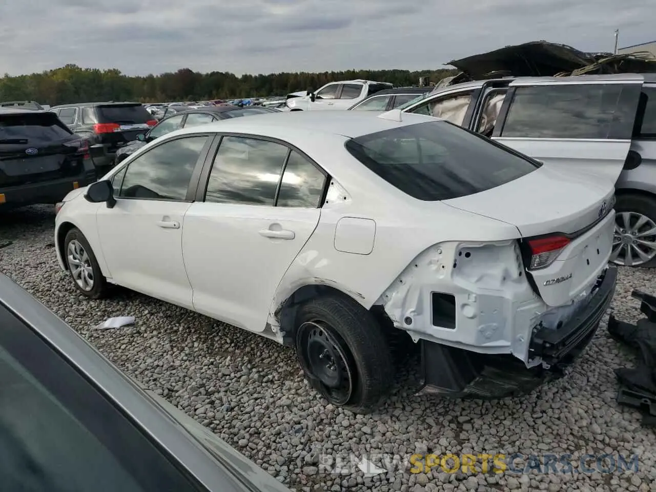 2 fotografías del automóvil dañado JTDBCMFE1R3058446 TOYOTA COROLLA 2024