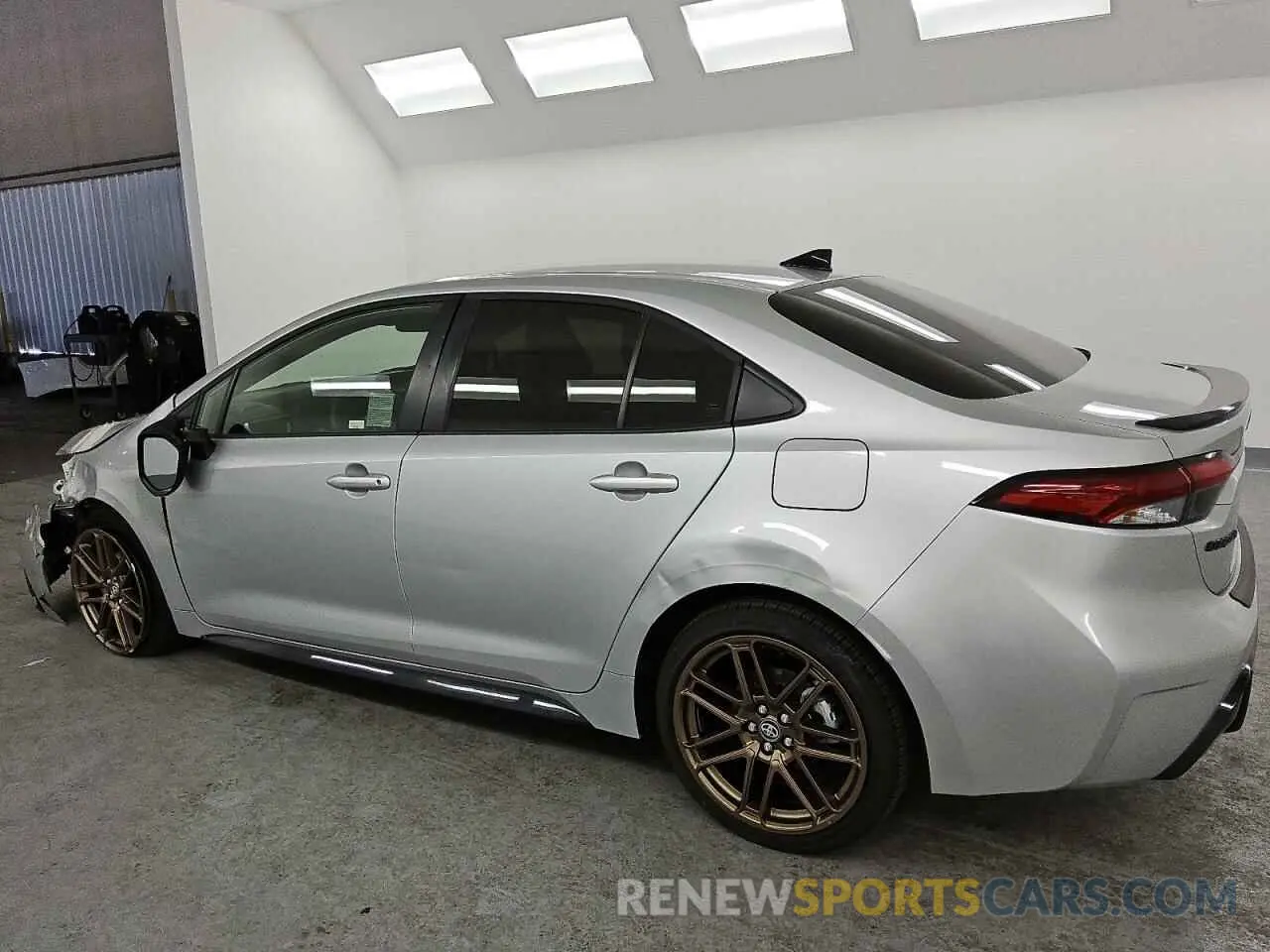 2 fotografías del automóvil dañado JTDBCMFE1R3060150 TOYOTA COROLLA 2024