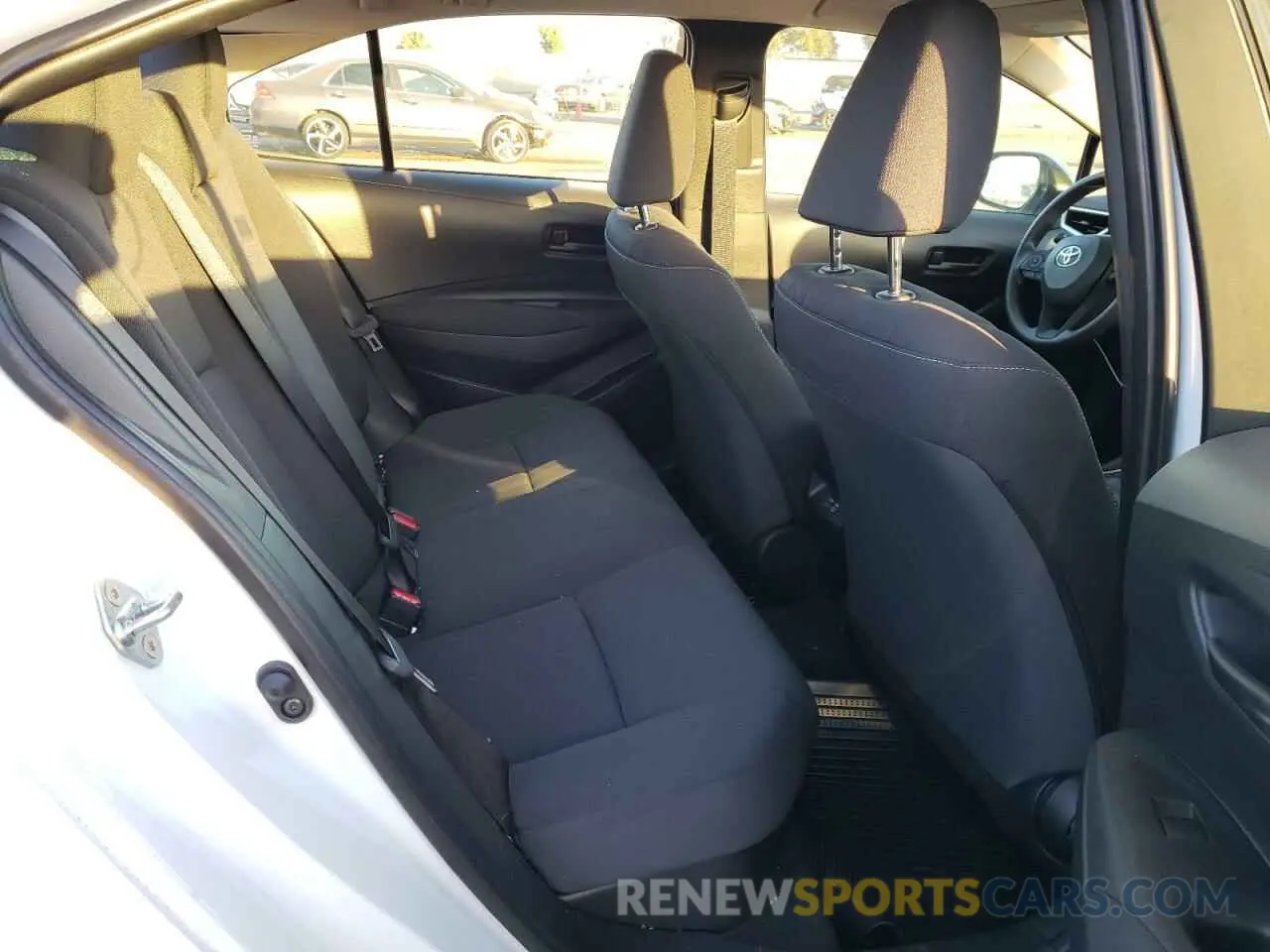 10 fotografías del automóvil dañado JTDBCMFE1RJ021568 TOYOTA COROLLA 2024