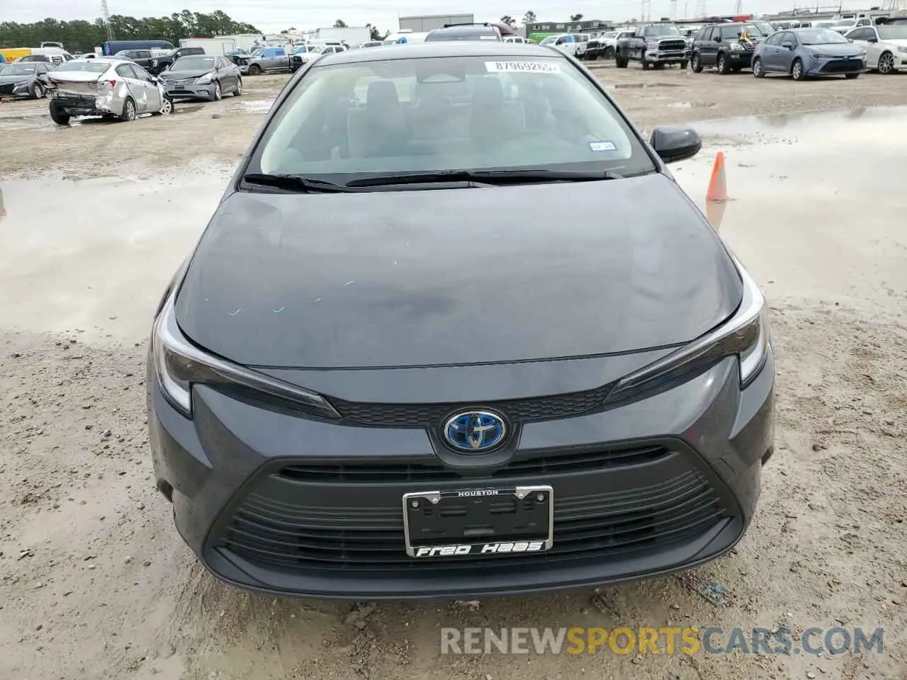 5 fotografías del automóvil dañado JTDBCMFE2R3038688 TOYOTA COROLLA 2024