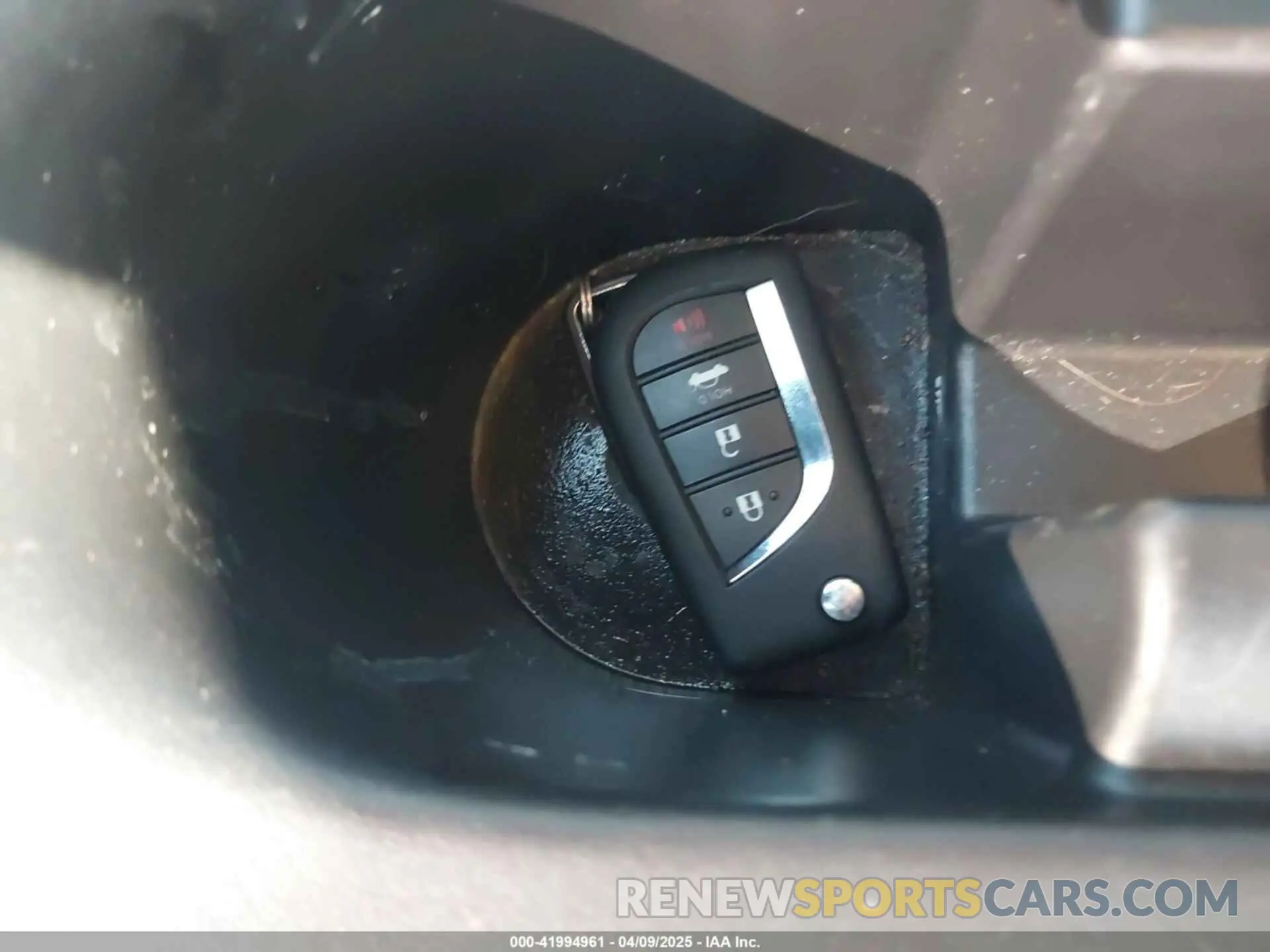 11 fotografías del automóvil dañado JTDBCMFE2R3048539 TOYOTA COROLLA 2024