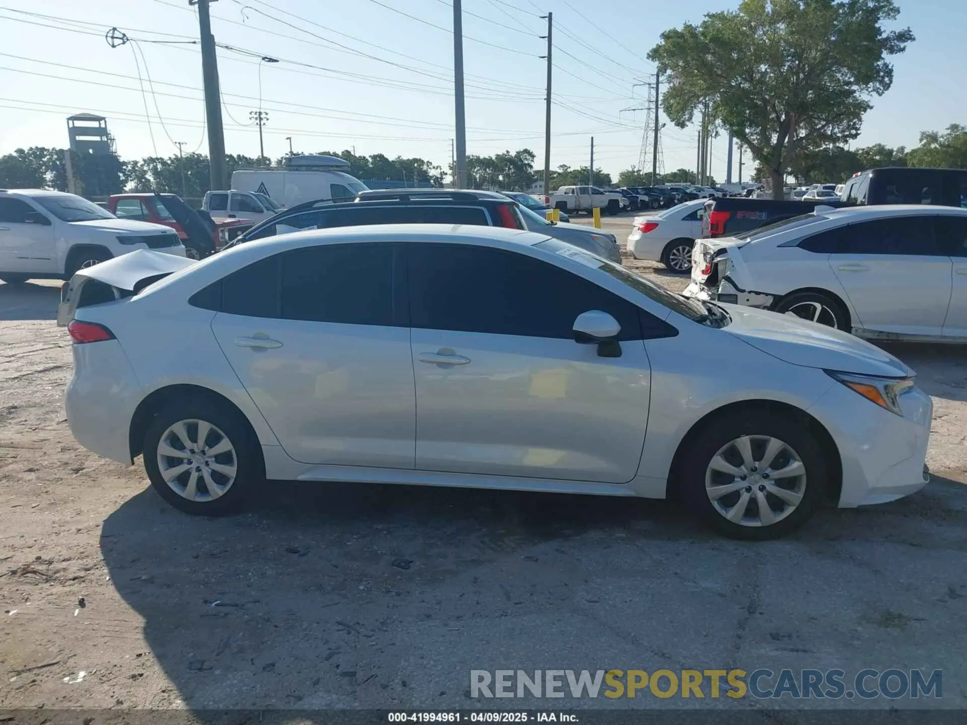 13 fotografías del automóvil dañado JTDBCMFE2R3048539 TOYOTA COROLLA 2024