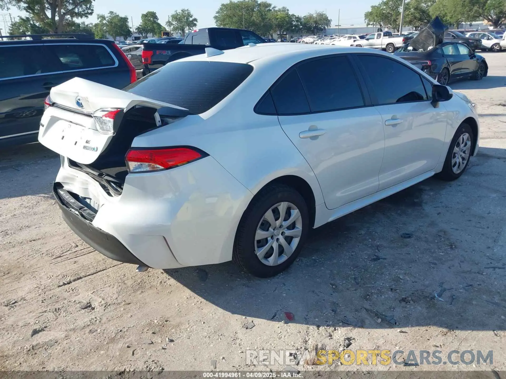 4 fotografías del automóvil dañado JTDBCMFE2R3048539 TOYOTA COROLLA 2024