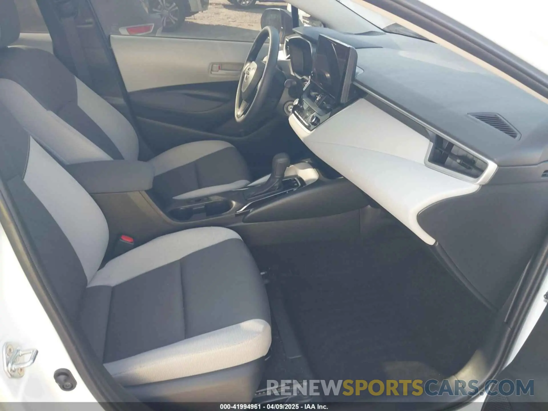 5 fotografías del automóvil dañado JTDBCMFE2R3048539 TOYOTA COROLLA 2024