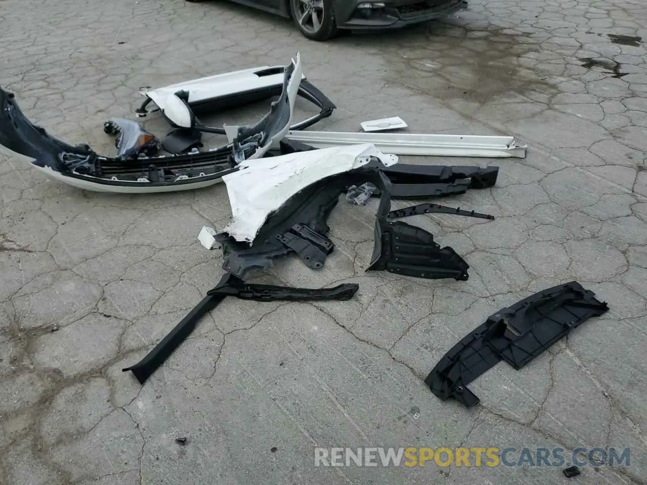 12 fotografías del automóvil dañado JTDBCMFE2RJ033809 TOYOTA COROLLA 2024