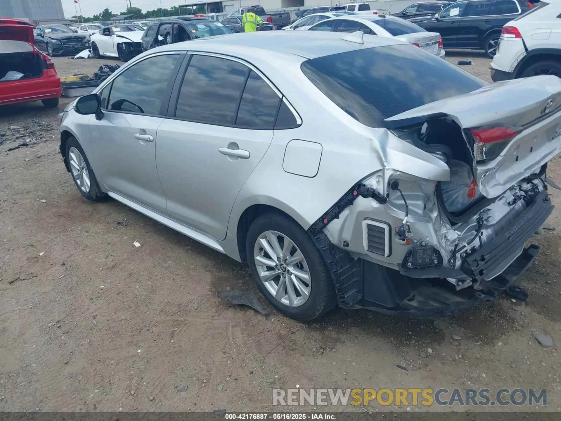 3 fotografías del automóvil dañado JTDBCMFE3R3037615 TOYOTA COROLLA 2024