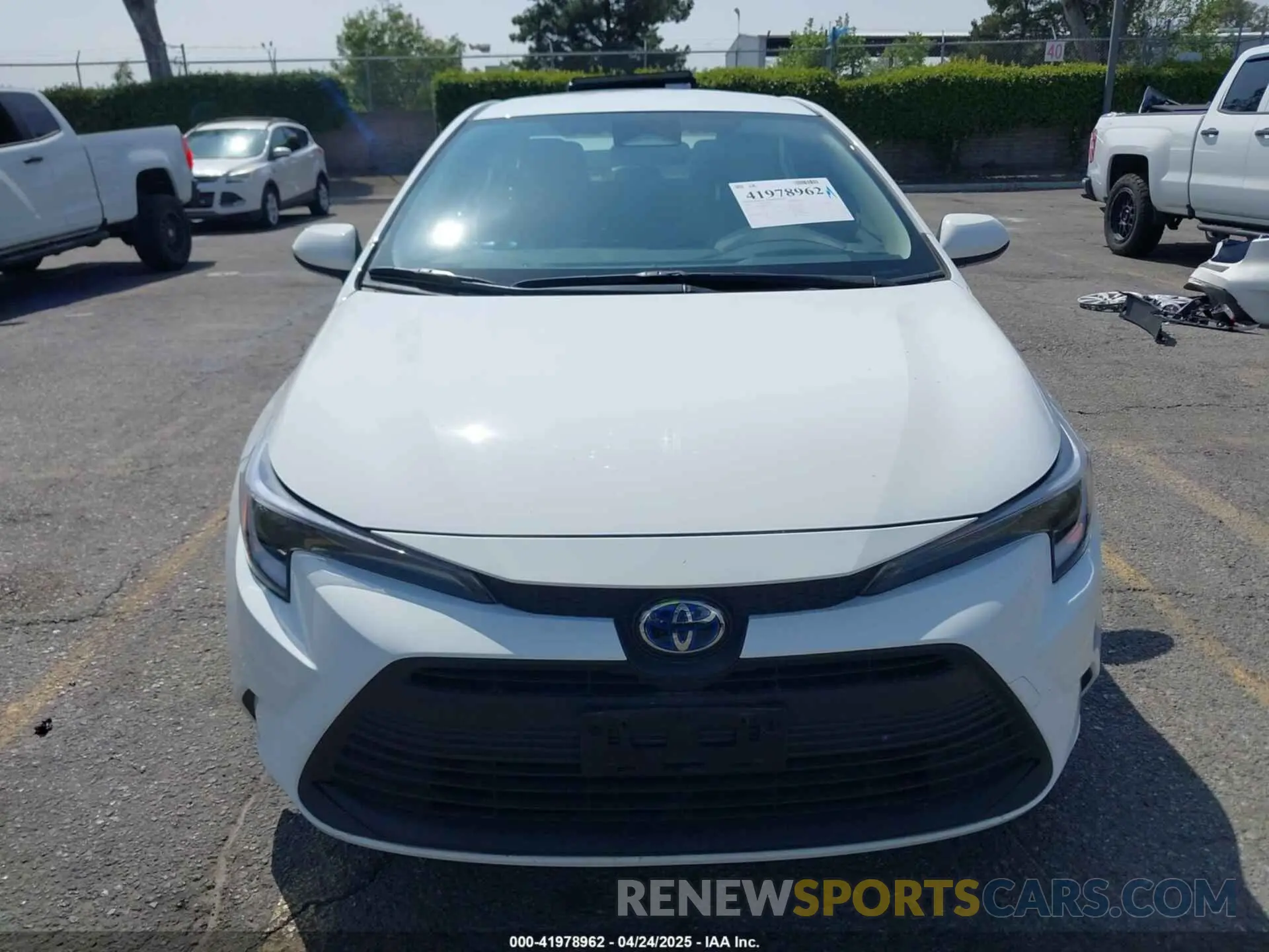 13 fotografías del automóvil dañado JTDBCMFE3RJ037223 TOYOTA COROLLA 2024