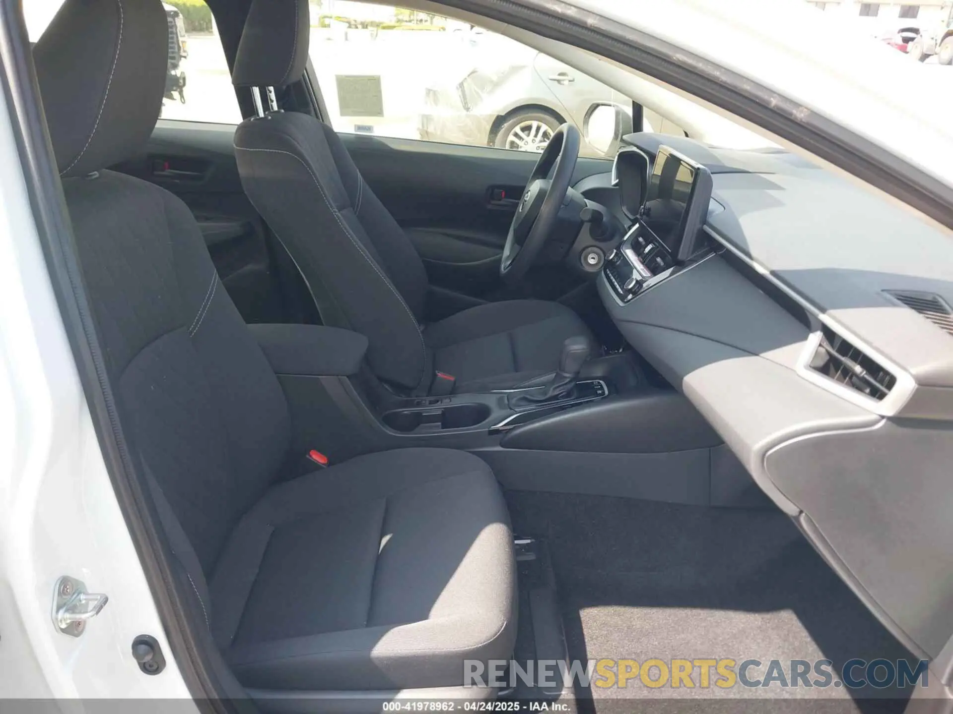 5 fotografías del automóvil dañado JTDBCMFE3RJ037223 TOYOTA COROLLA 2024