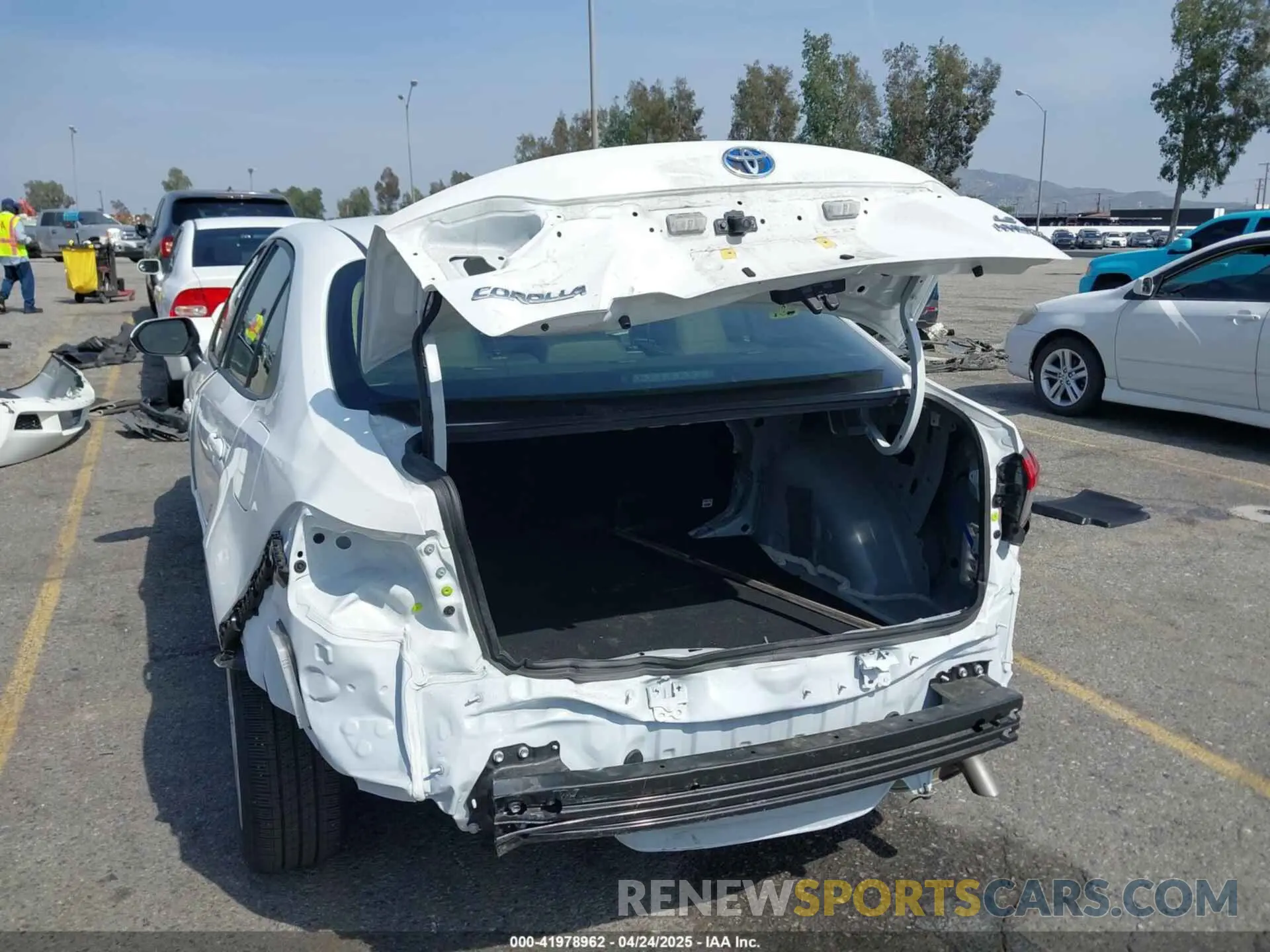 6 fotografías del automóvil dañado JTDBCMFE3RJ037223 TOYOTA COROLLA 2024
