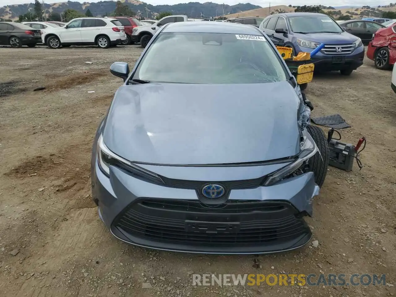 5 fotografías del automóvil dañado JTDBCMFE4R3041737 TOYOTA COROLLA 2024
