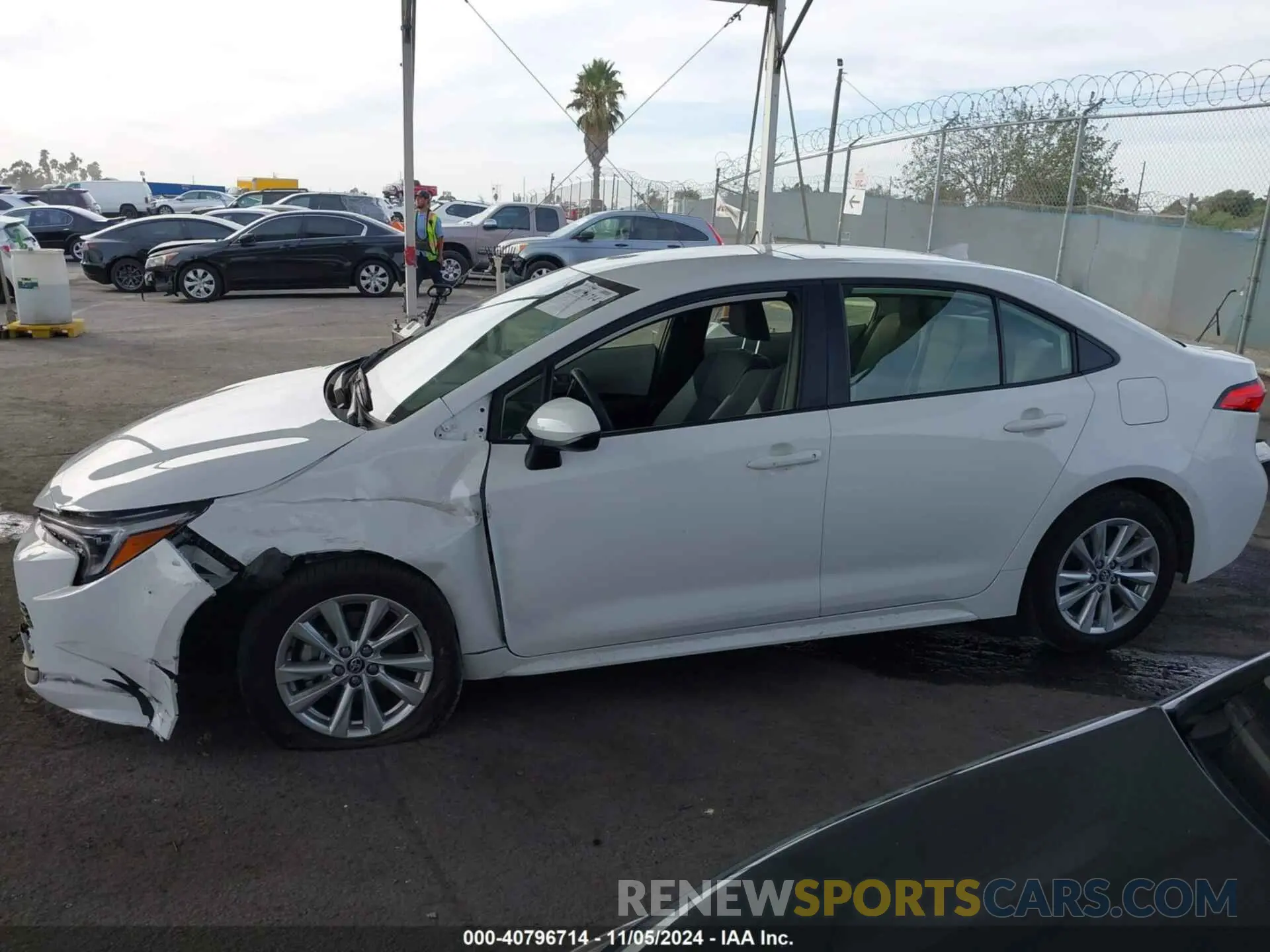 14 fotografías del automóvil dañado JTDBCMFE4RJ029955 TOYOTA COROLLA 2024