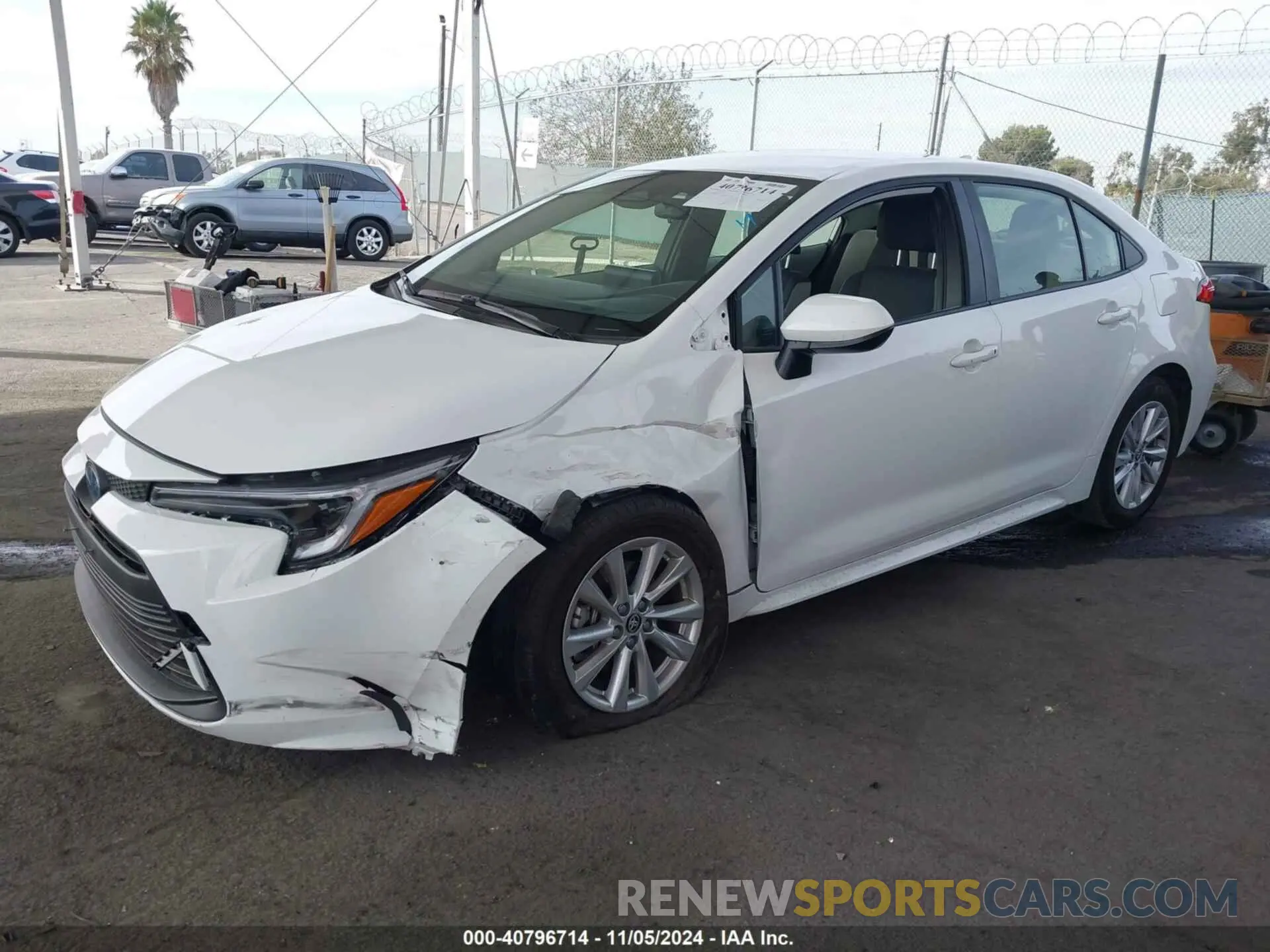 2 fotografías del automóvil dañado JTDBCMFE4RJ029955 TOYOTA COROLLA 2024