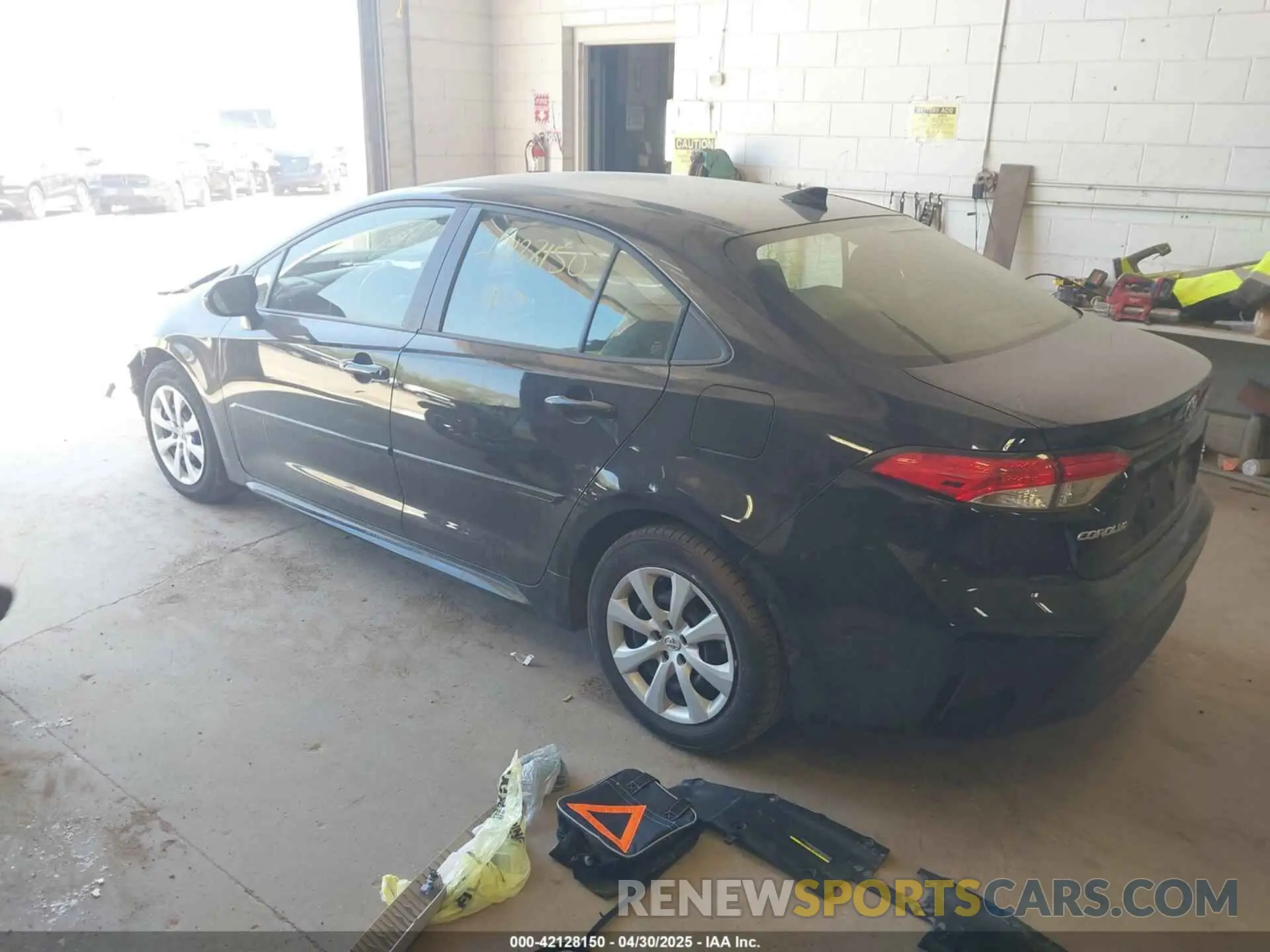 3 fotografías del automóvil dañado JTDBCMFE5RJ036767 TOYOTA COROLLA 2024