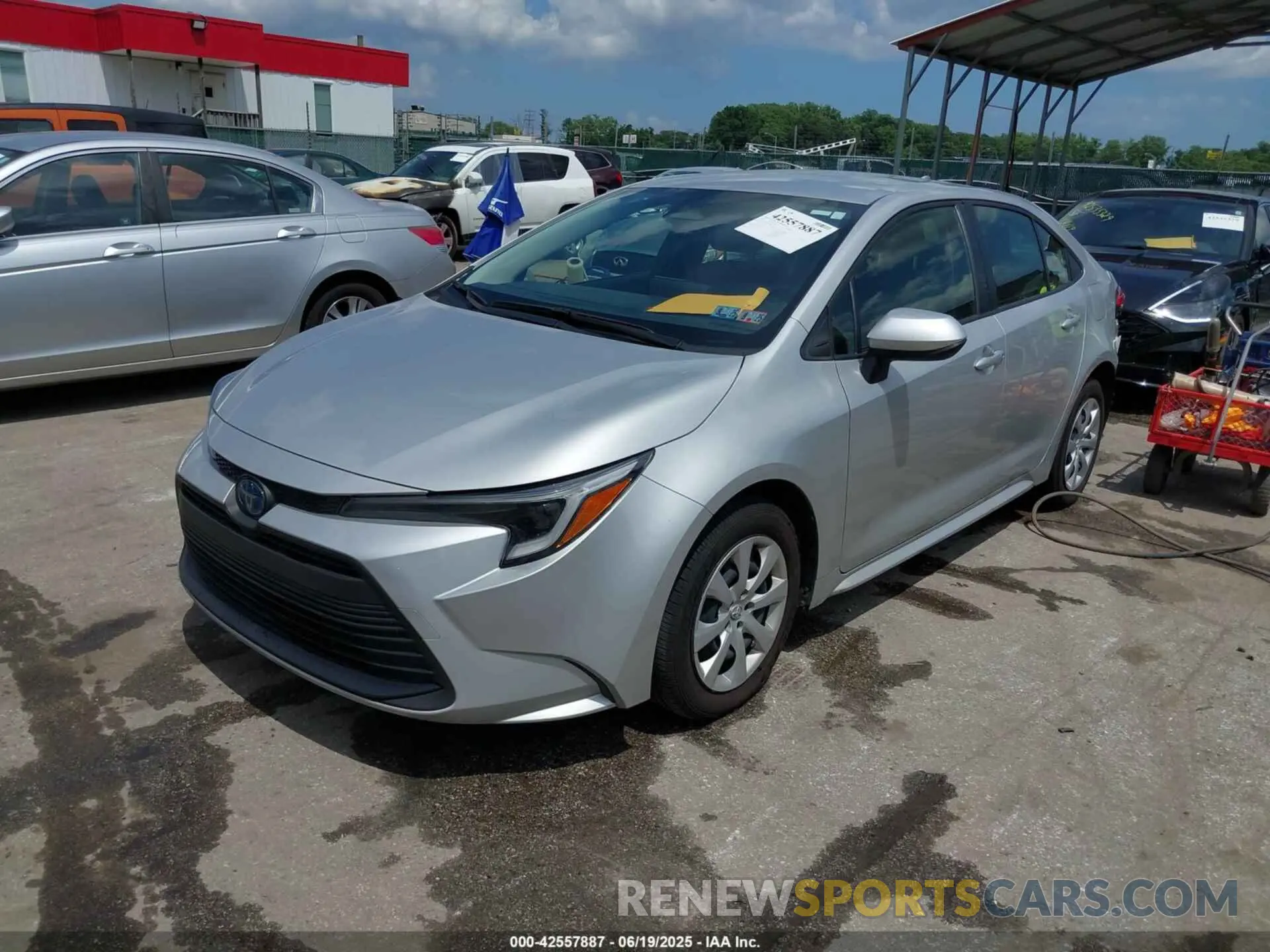 2 fotografías del automóvil dañado JTDBCMFE6RJ033229 TOYOTA COROLLA 2024