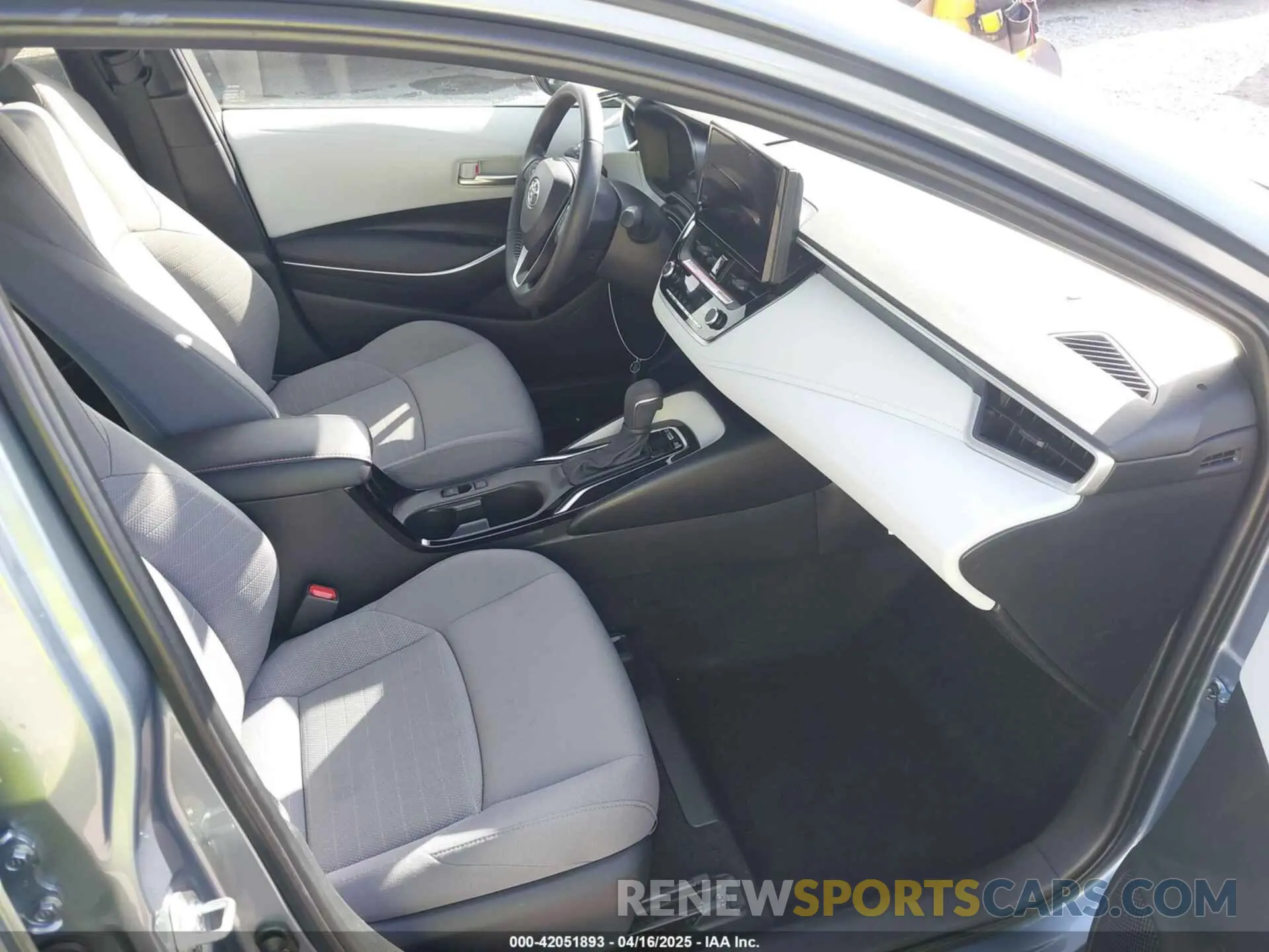 5 fotografías del automóvil dañado JTDBCMFE7RJ023311 TOYOTA COROLLA 2024