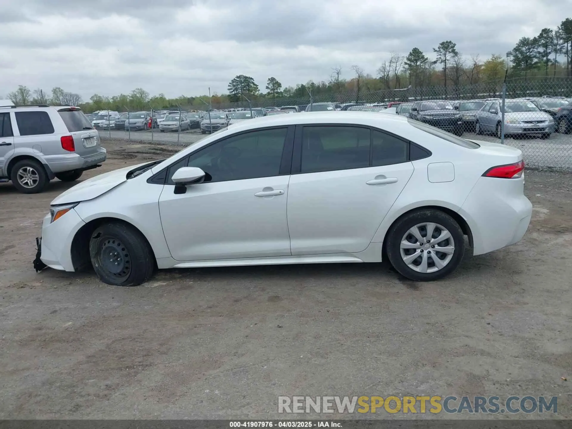 13 fotografías del automóvil dañado JTDBCMFE9R3043354 TOYOTA COROLLA 2024