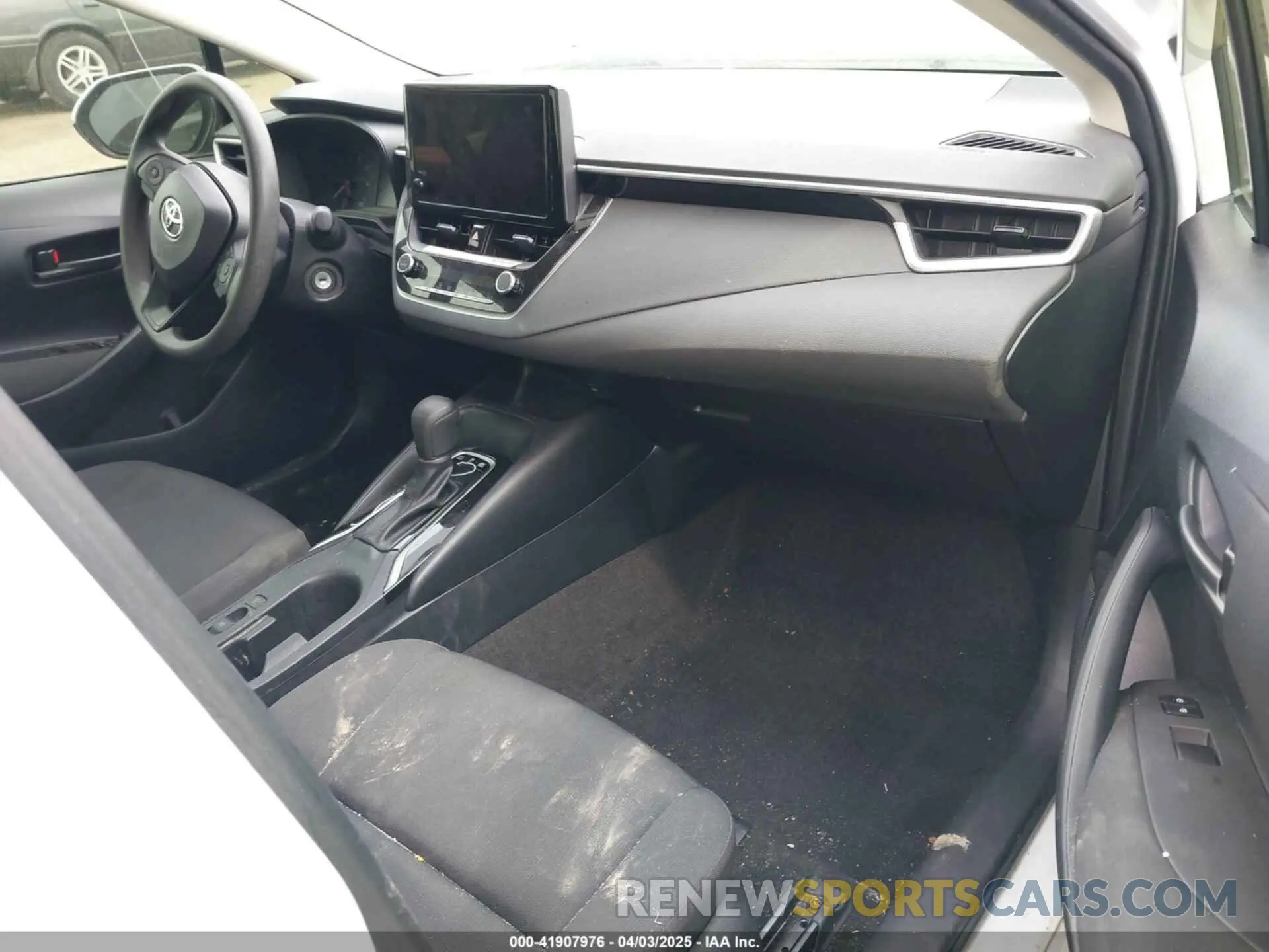 5 fotografías del automóvil dañado JTDBCMFE9R3043354 TOYOTA COROLLA 2024