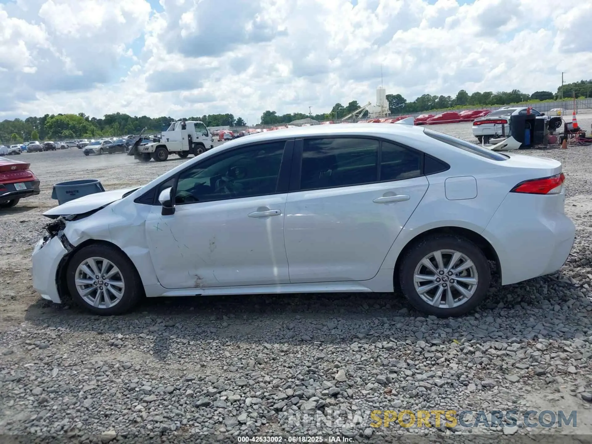 14 fotografías del automóvil dañado JTDBCMFE9R3047419 TOYOTA COROLLA 2024