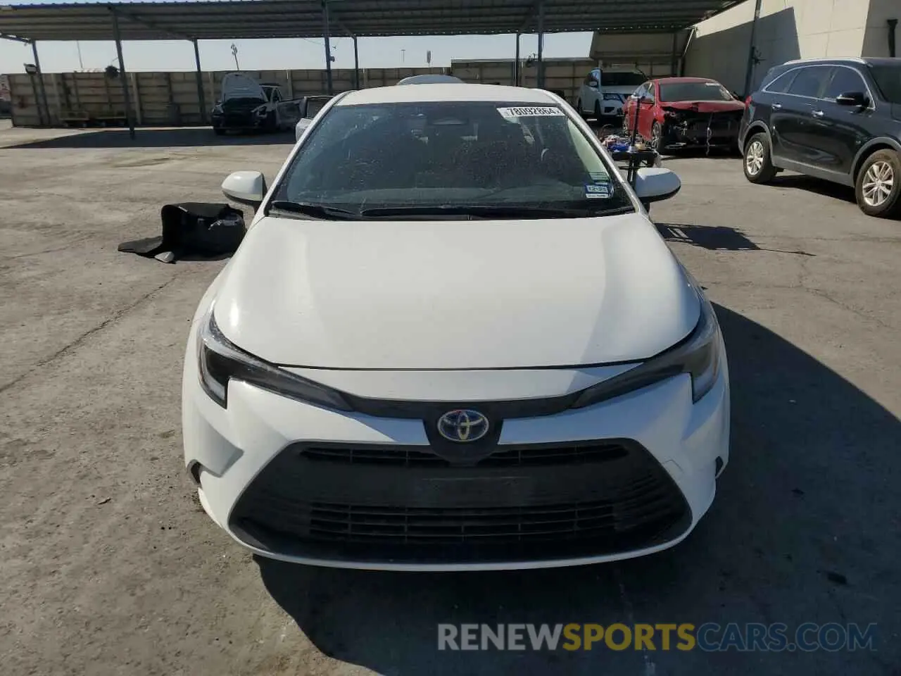 5 fotografías del automóvil dañado JTDBCMFEXR3039328 TOYOTA COROLLA 2024