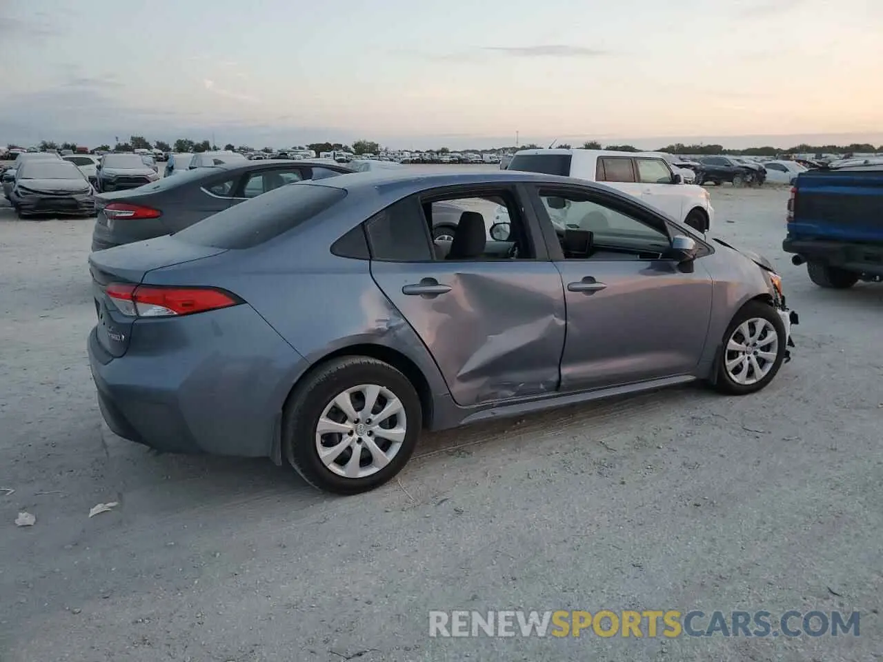 3 fotografías del automóvil dañado JTDBCMFEXR3058722 TOYOTA COROLLA 2024