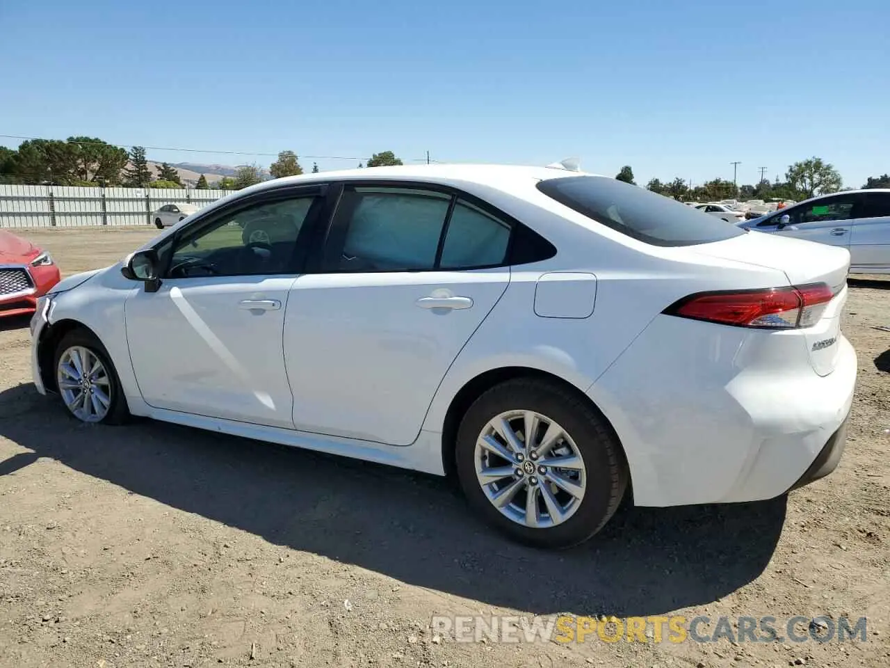 2 fotografías del automóvil dañado JTDBCMFEXR3061183 TOYOTA COROLLA 2024