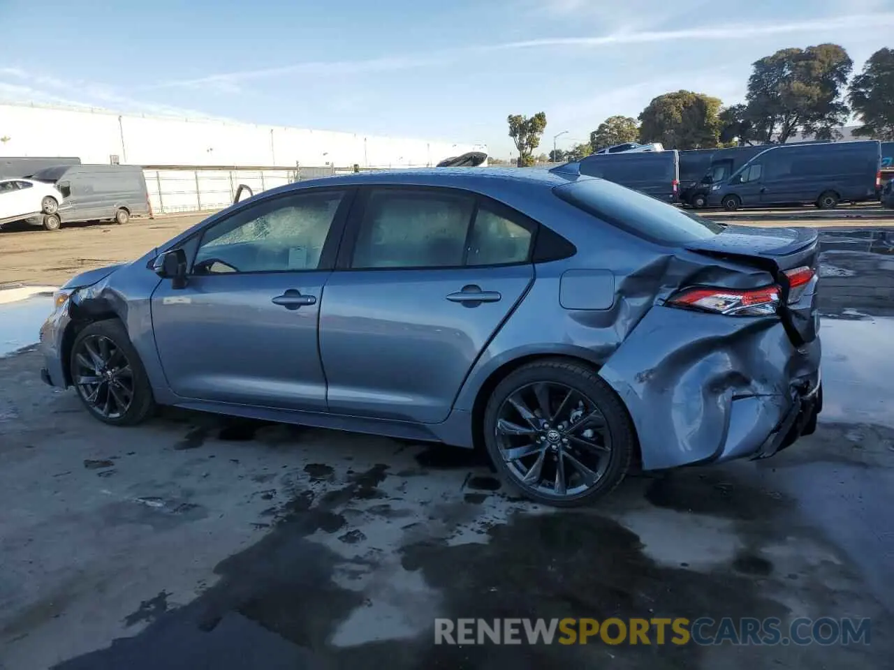 2 fotografías del automóvil dañado JTDBCMFEXR3064164 TOYOTA COROLLA 2024