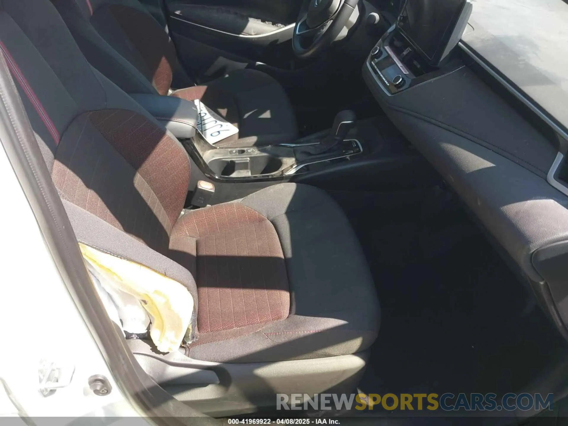 5 fotografías del automóvil dañado JTDP4MCE3RJ104653 TOYOTA COROLLA 2024