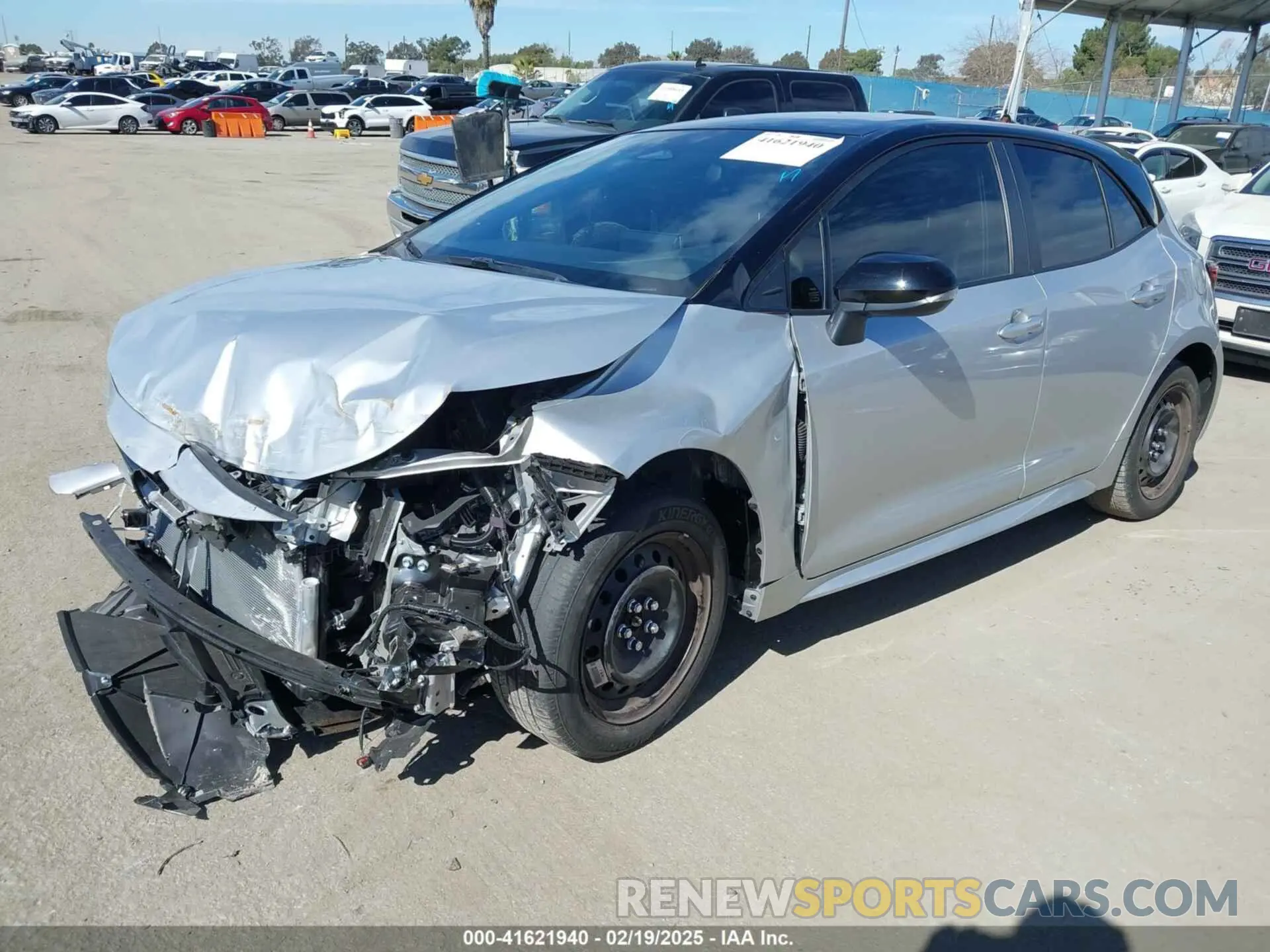 2 fotografías del automóvil dañado JTNC4MBE3R3230253 TOYOTA COROLLA 2024