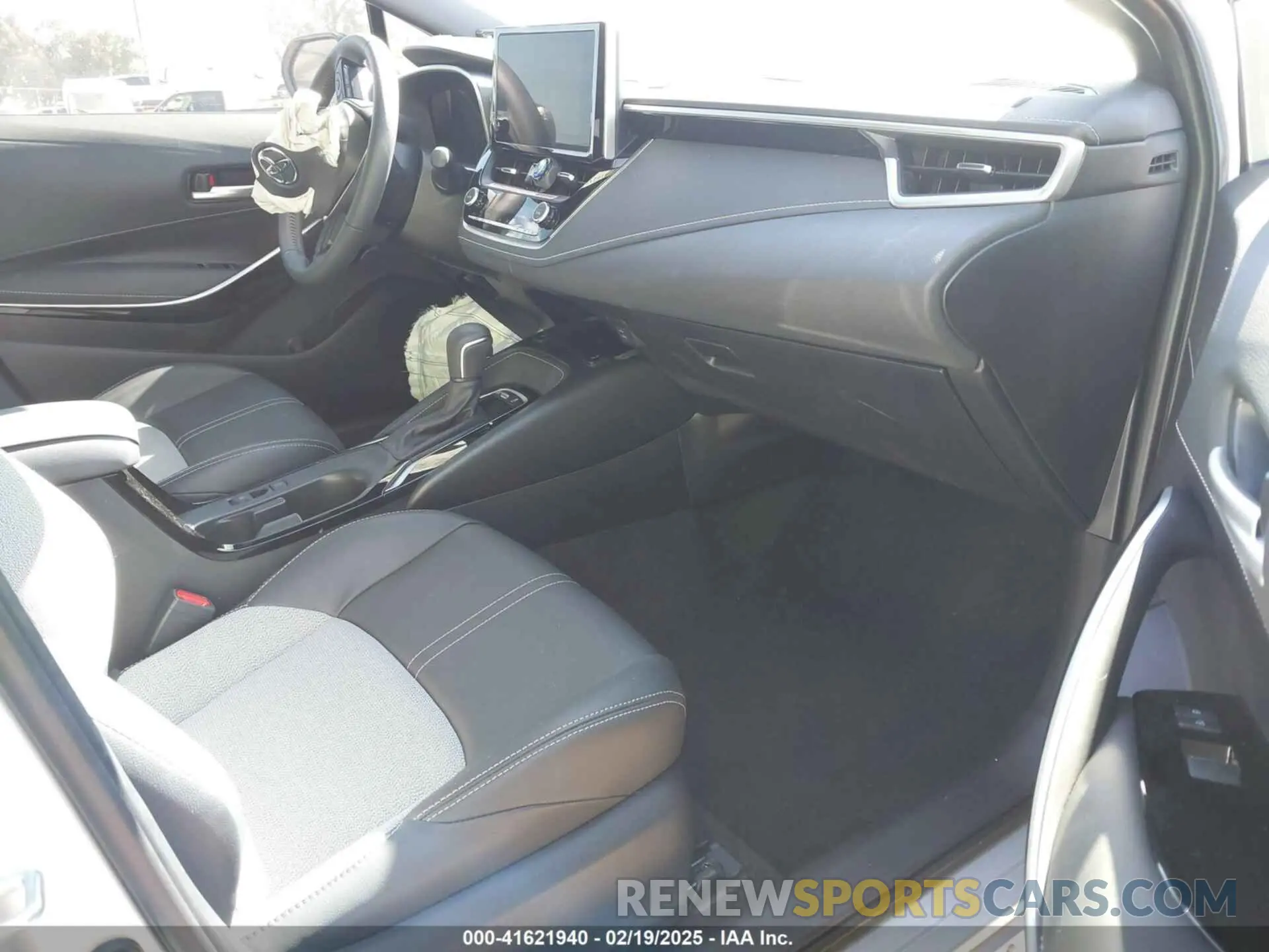 5 fotografías del automóvil dañado JTNC4MBE3R3230253 TOYOTA COROLLA 2024