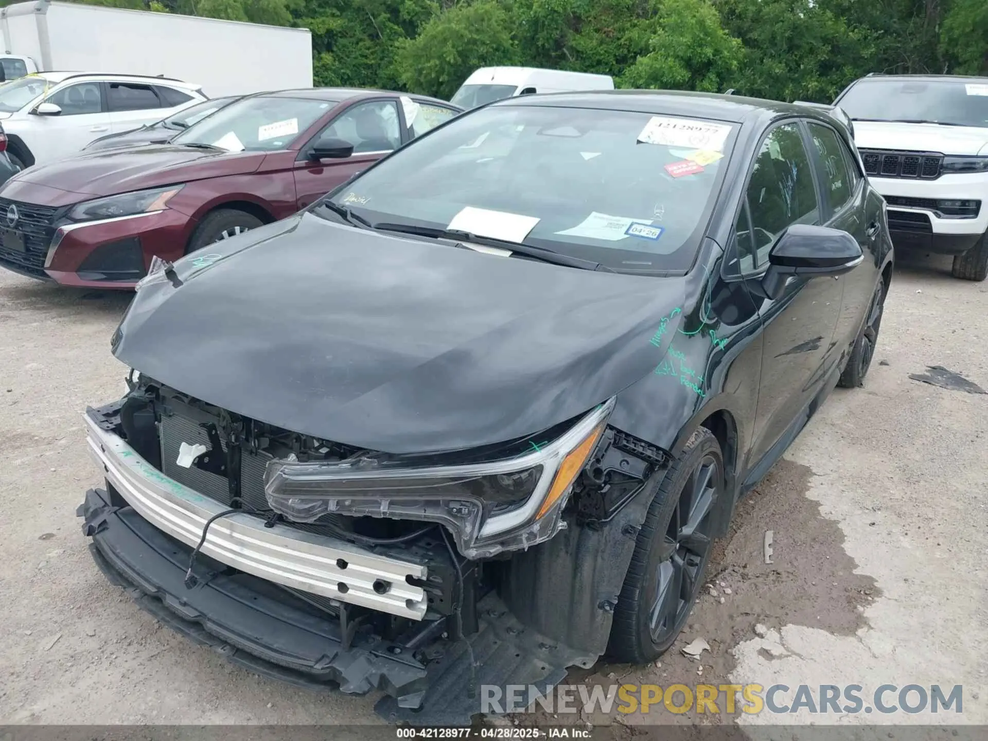 2 fotografías del automóvil dañado JTNC4MBE4R3229869 TOYOTA COROLLA 2024
